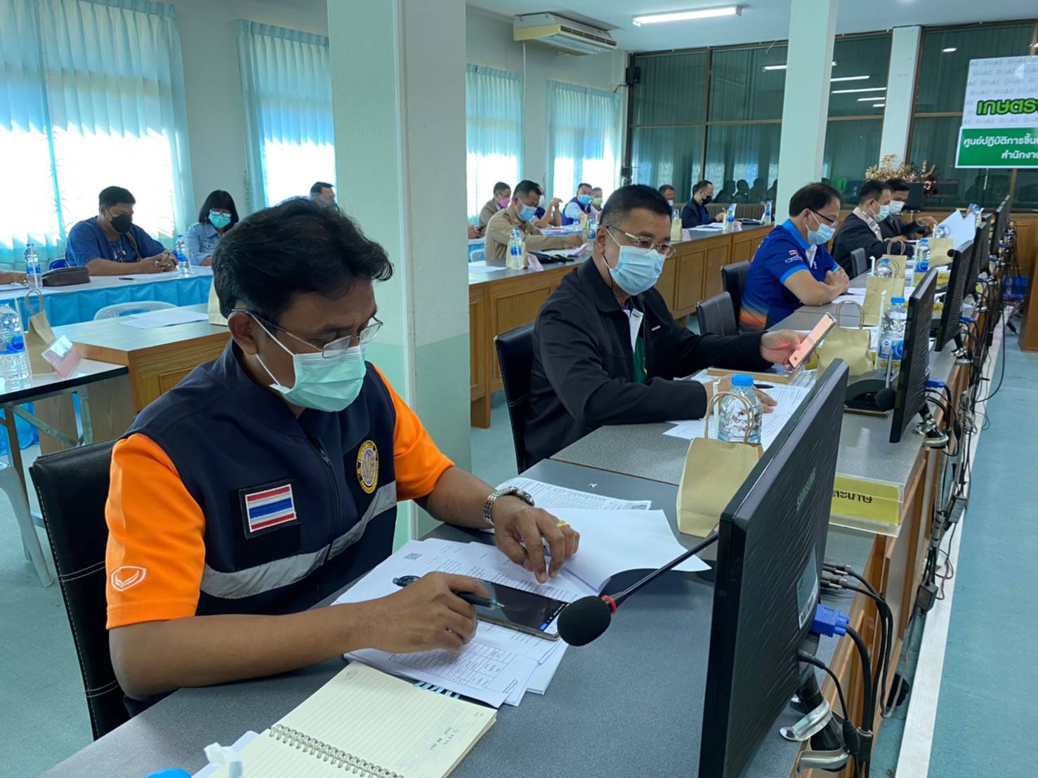 นายกิตติพงษ์ ลีลาศสง่างาม ประมงจังหวัดศรีสะเกษ มอบหมายให้นายประจักษ์ แสนภักดี หัวหน้ากลุ่มบริหารจัดการด้านการประมง เข้าร่วมประชุมเพื่อให้ข้อมูลคณะกรรมการให้ความช่วยเหลือผู้ประสบภัยพิบัติจังหวัด (ก.ช.ภ.จ.ศรีสะเกษ)..คลิก