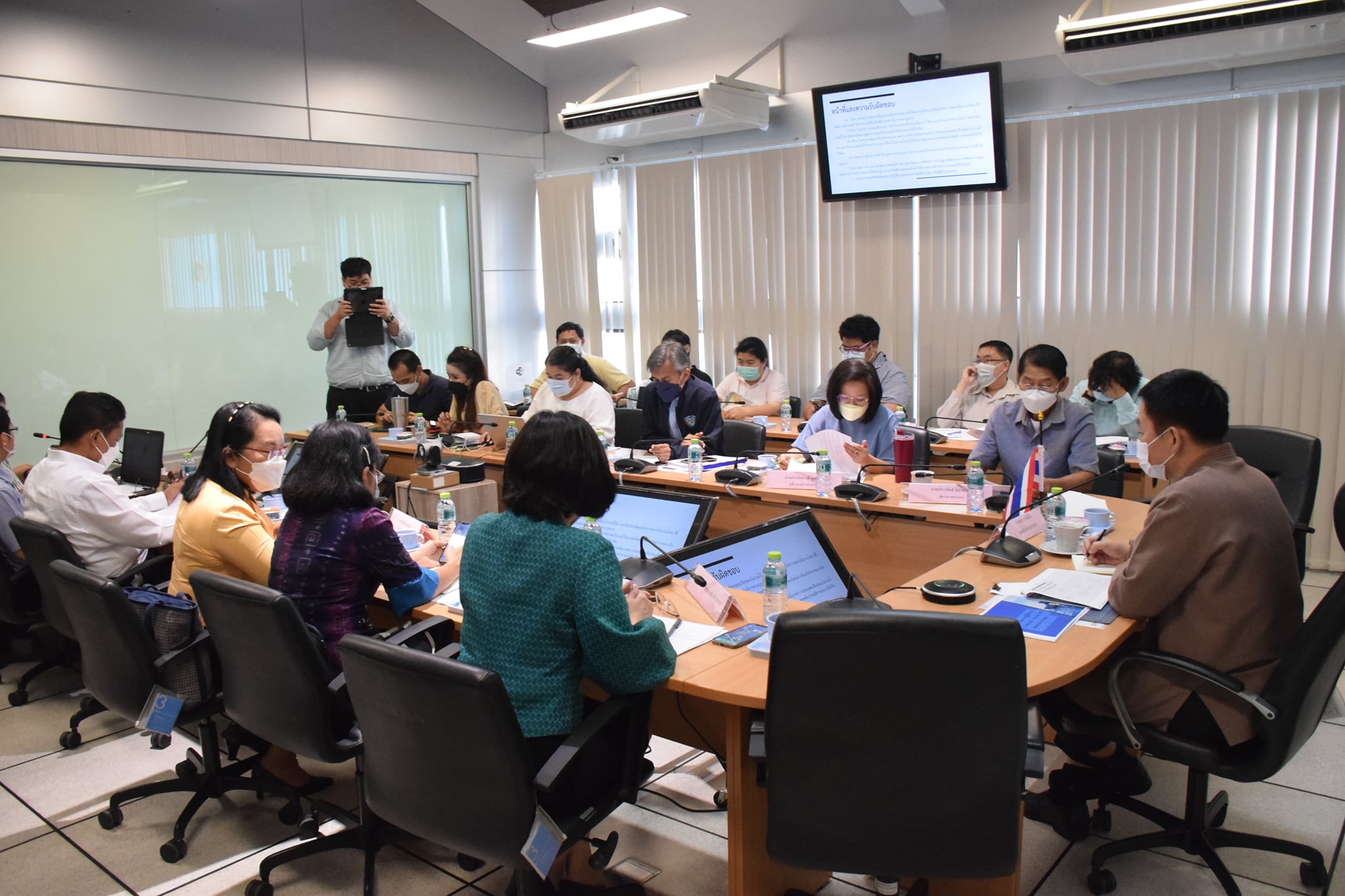 ดร.ถาวร ทันใจ รองอธิบดีกรมประมง เป็นประธานการประชุมติดตามการดำเนินงานของหน่วยงานในการแก้ไขปัญหาการประมงไอยูยู ภายใต้ระบบการติดตาม ควบคุม และเฝ้าระวัง (MCS)..คลิก