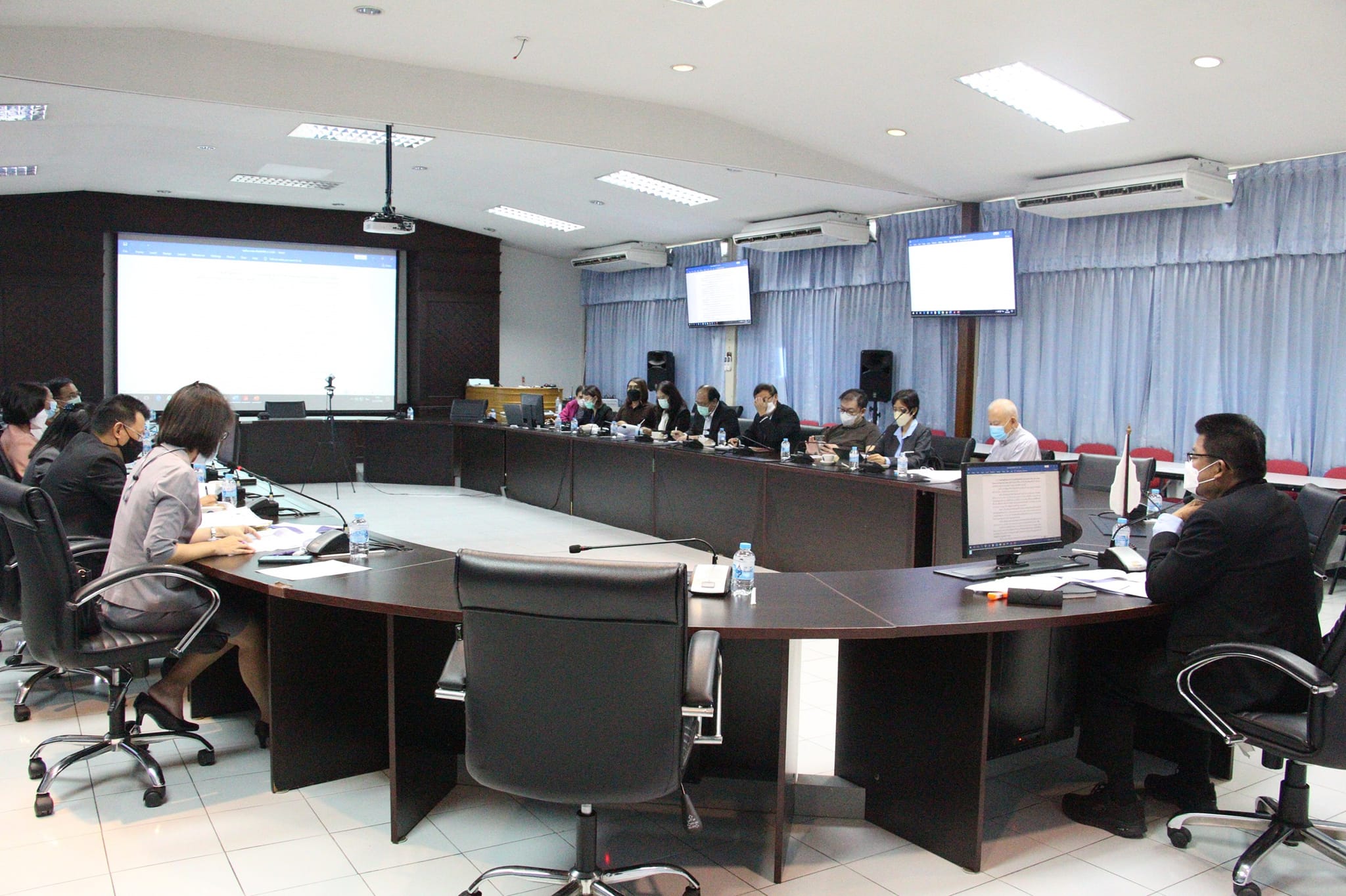 นายบัญชา สุขแก้ว รองอธิบดีกรมประมง เป็นประธานการประชุม หารือถึงแนวทางการแก้ไขปัญหาผลกระทบของการทำประมงต่อสัตว์ทะเลเลี้ยงลูกด้วยนม และการเตรียมความพร้อมเพื่อรองรับการบังคับใช้กฎหมาย MMPA..คลิก