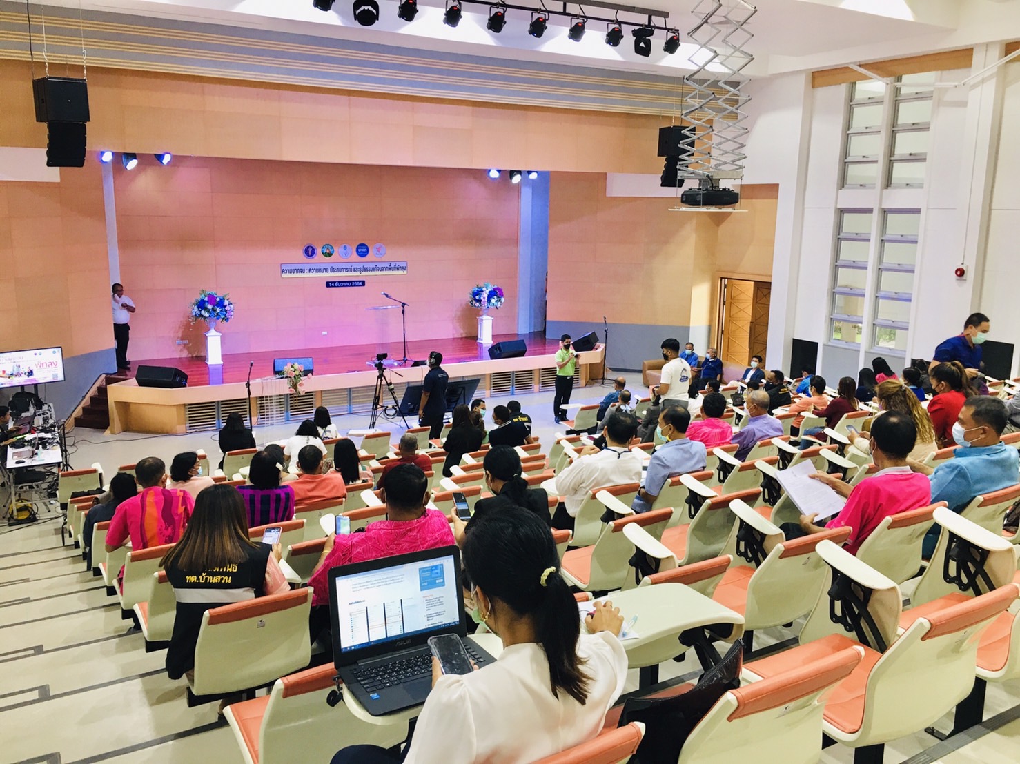 ร่วมประชุมโครงการสื่อสาธารณะ ในหัวข้อความยากจน ความหมาย ประสบการณ์ และรูปธรรมแก้จนจากพื้นที่พัทลุง..คลิก