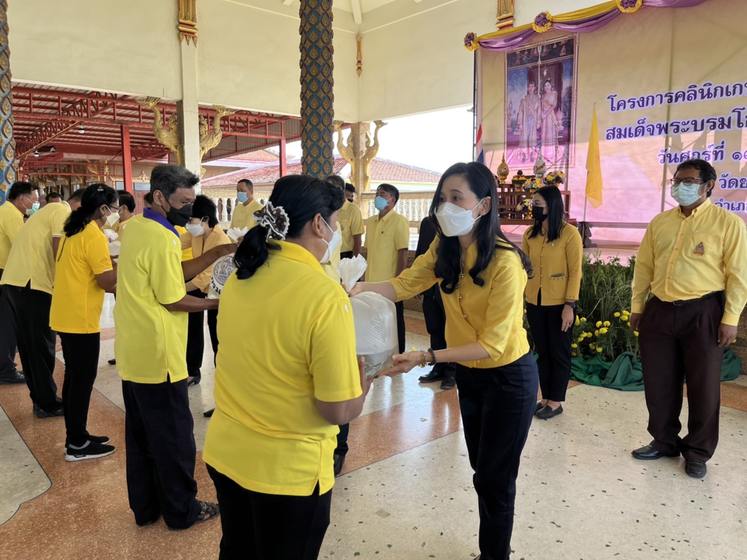 (อ.ไทรน้อย) คลินิกเกษตรเคลื่อนที่ ณ วัดยอดพระพิมล อ.ไทรน้อย จ.นนทบุรี..คลิก