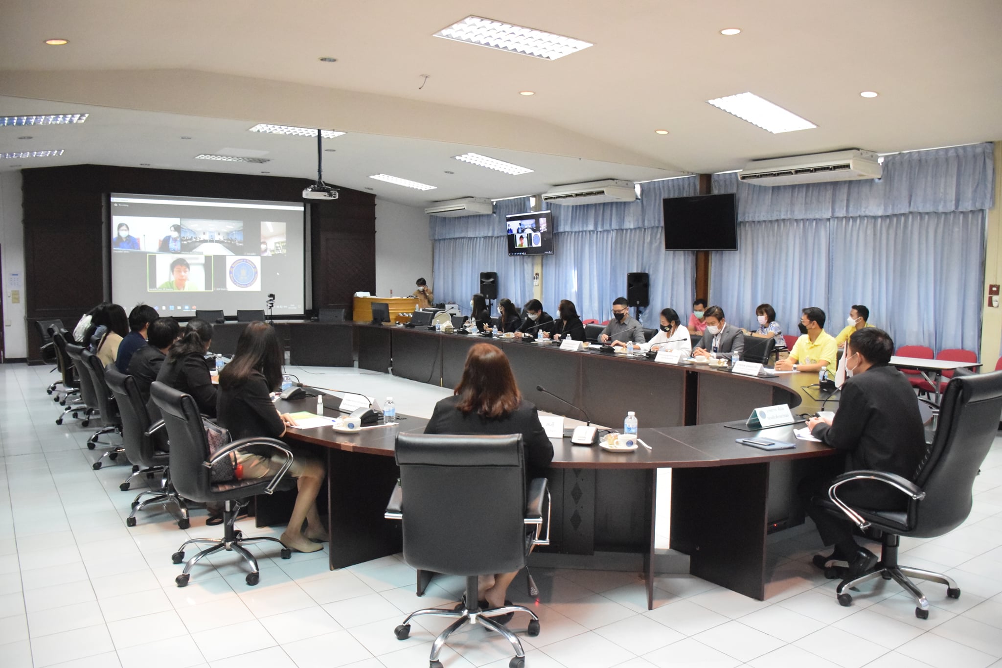ดร.ถาวร ทันใจ รองอธิบดีกรมประมง เป็นประธานการประชุมหารืองานบริการ E-Service ระบบรับรองมาตรฐานสินค้าเกษตร (GAP) พืช ประมง ปศุสัตว์ ของกระทรวงเกษตรและสหกรณ์..คลิก