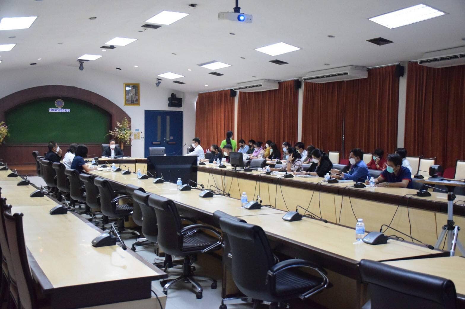 นายเฉลิมชัย สุวรรณรักษ์ รองอธิบดีกรมประมง เป็นประธานในการประชุมติดตามความก้าวหน้าการจัดงาน Fisherman Market..คลิก