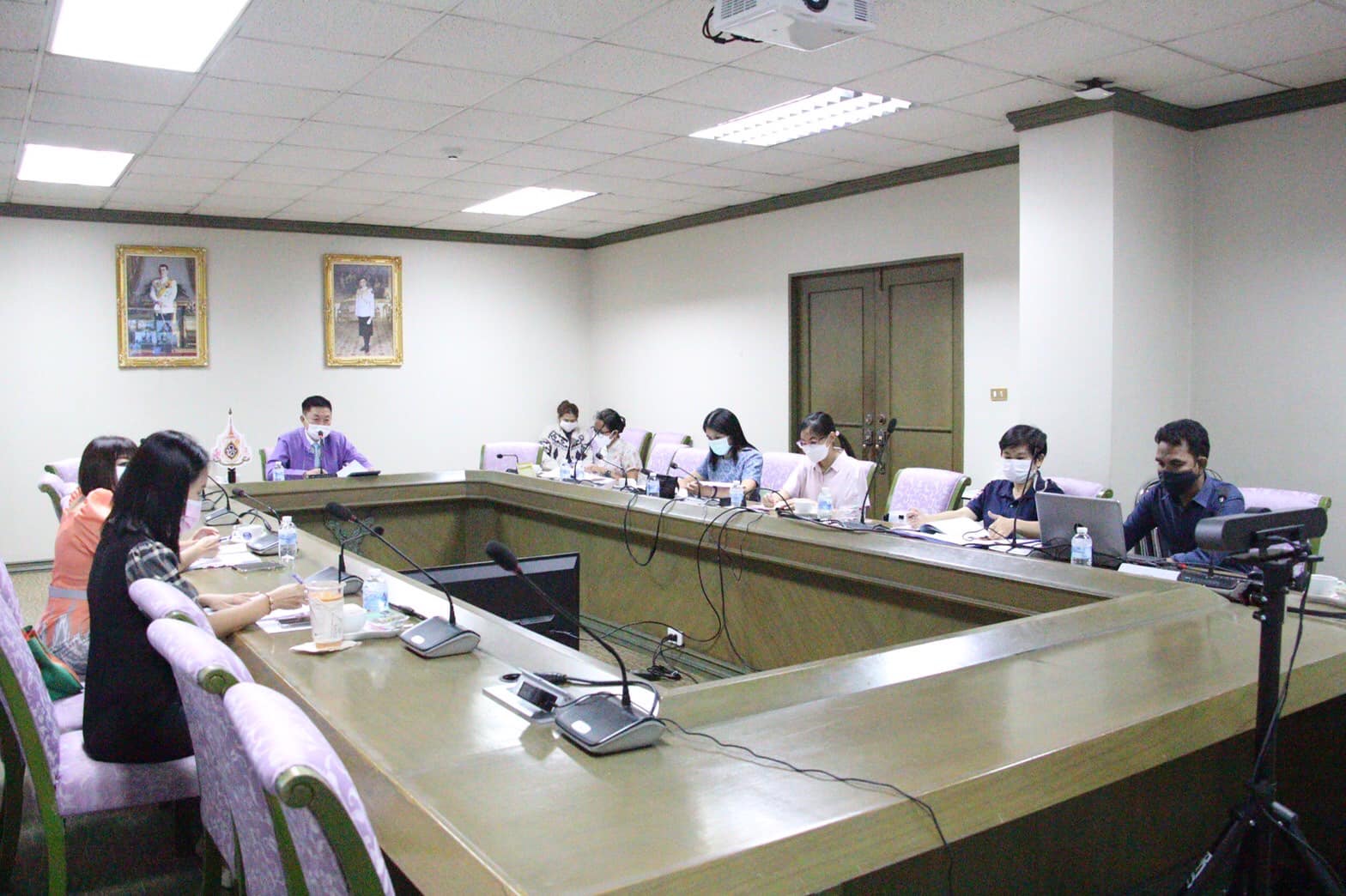 ดร.ถาวร ทันใจ รองอธิบดีกรมประมง เป็นประธานในการประชุมคณะกรรมการบริหารลูกหนี้ค้างจ่ายของเงินทุนหมุนเวียน เพื่อประกอบอาชีพการประมงทะเล หรือเพาะเลี้ยงสัตว์น้ำ ครั้งที่ 6/2564..คลิก