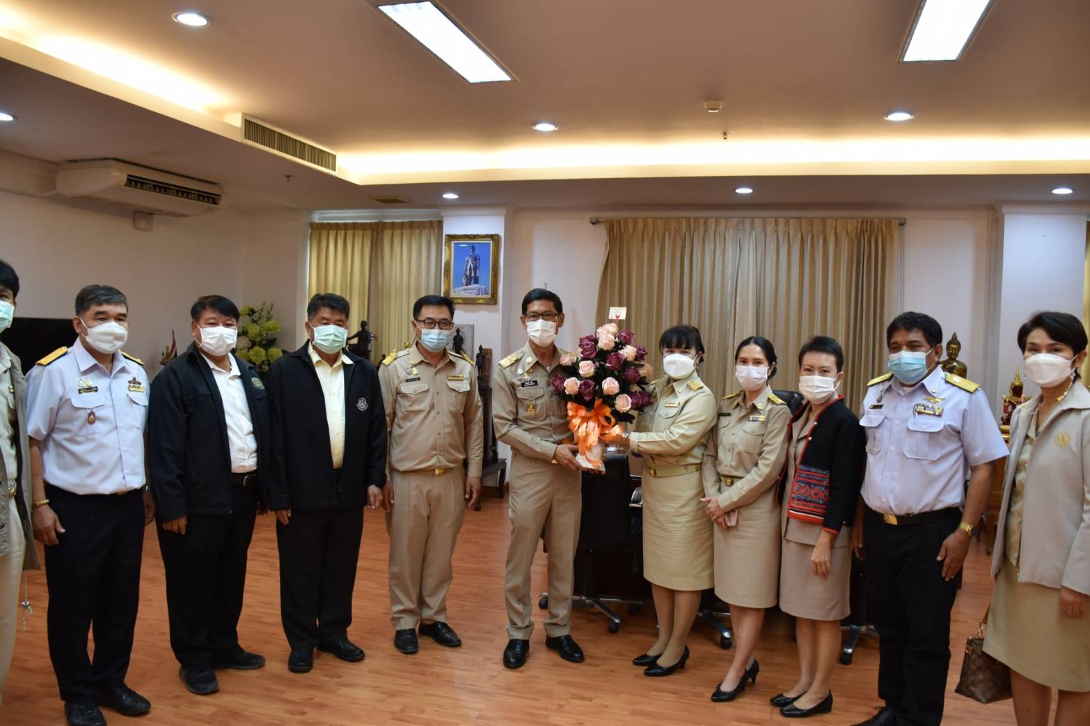 ต้อนรับนายศักดิ์ฤทธิ์ สลักคำ ผู้ว่าราชการจังหวัดพะเยา เนื่องในวาระเข้ารับตำแหน่งใหม่ ณ ศาลากลางจังหวัดพะเยา..คลิก