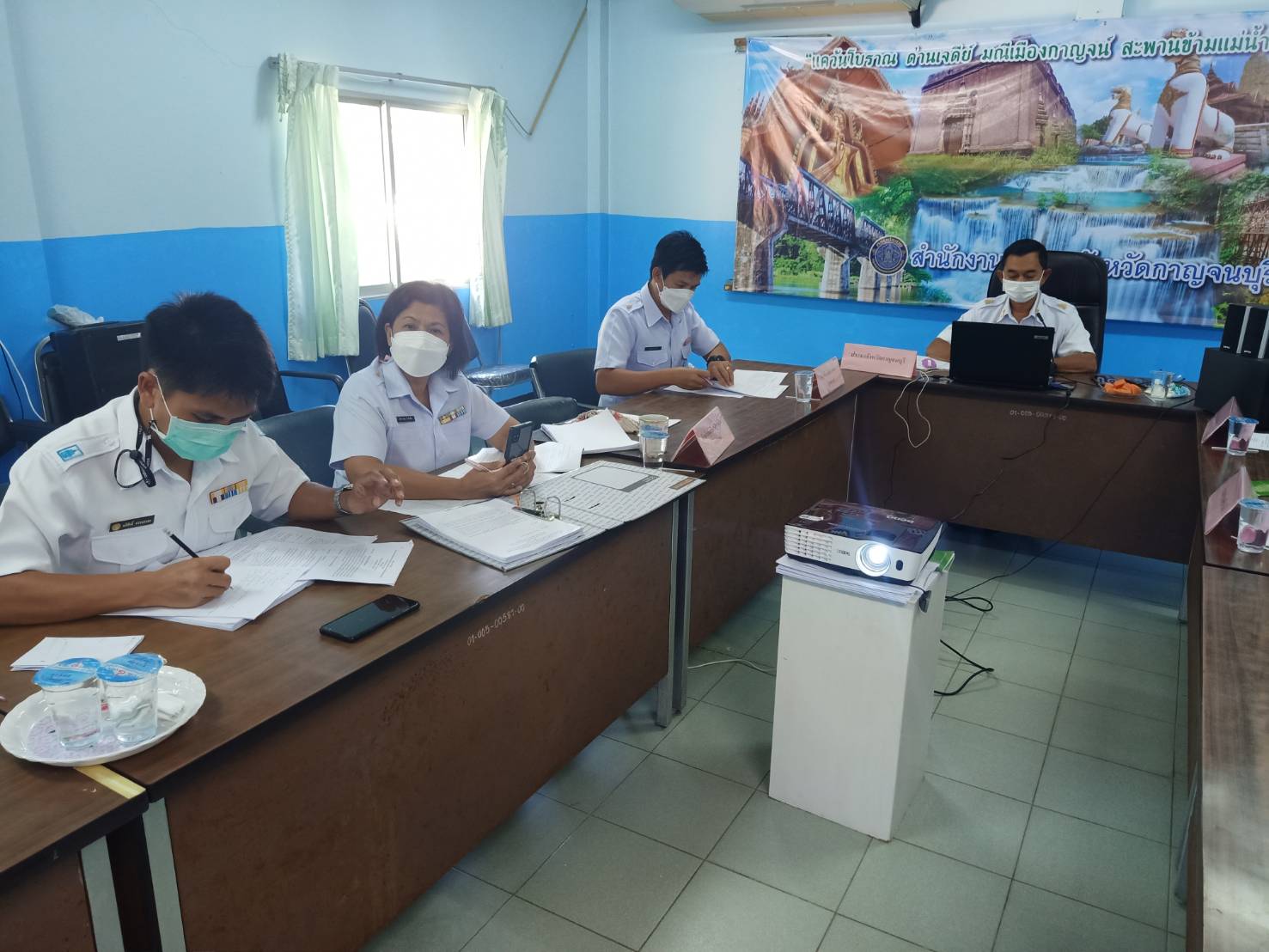 การประชุมคณะกรรมการขับเคลื่อนนโยบายของกรมประมง(Fisheries Co-ordinator : FC) ประชุมผ่านระบบการประชุมทางไกล (Vidio Conference ผ่าน LINE)..คลิก
