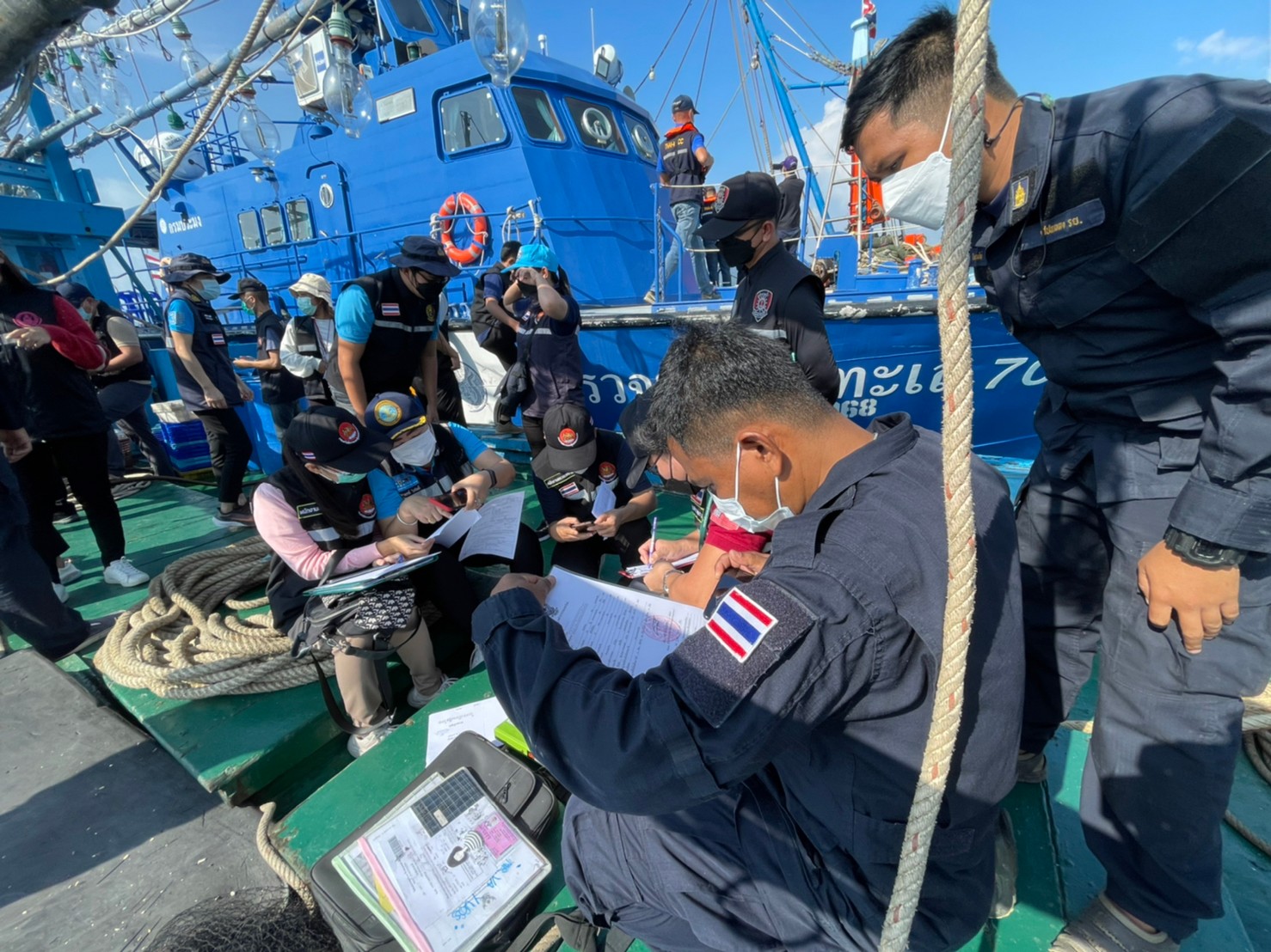 เรือตรวจประมงทะเล 701 ออกปฏิบัติงานบูรณาการตรวจร่วมเรือประมงเพื่อจัดการปัญหาแรงงานต่างด้าวและการค้ามนุษย์ด้านการประมง..คลิก