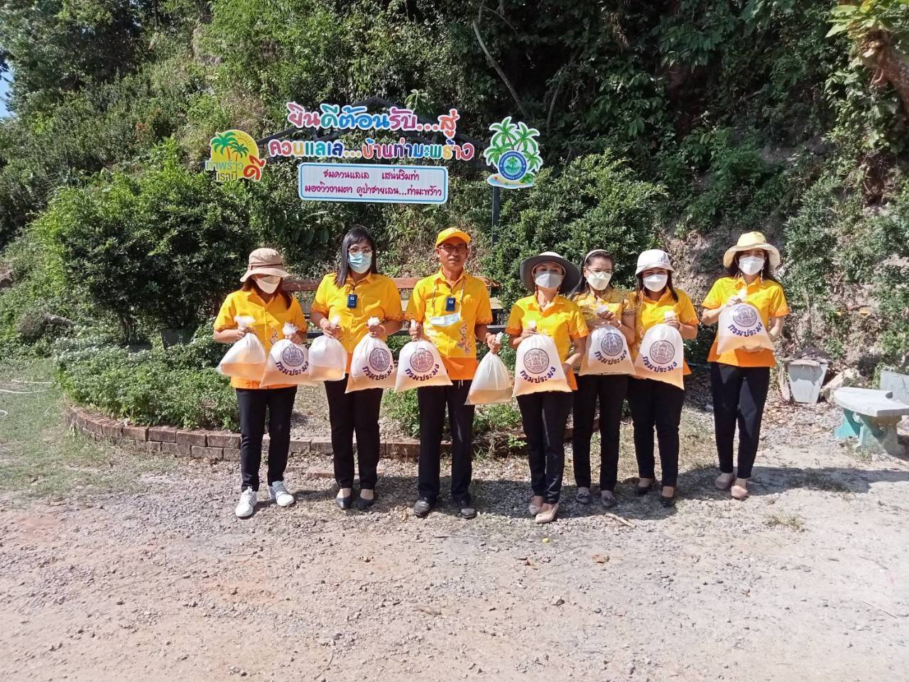 ปล่อยพันธุ์กุ้งแซบ๊วย  ณ บริเวณท่าเทียบเรือตำบลคลองพน  หมู่ที่  9ตำบลคลองพน  จำนวน  5000000 ตัว..คลิก