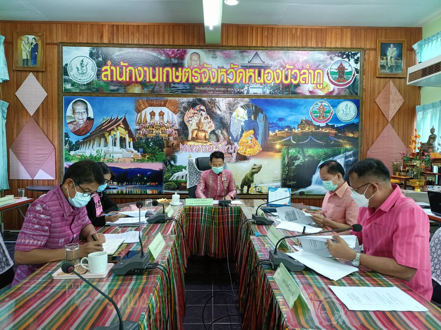 วันที่ ๒๘ ธันวาคม ๒๕๖๔ เวลา๐๙.๐๐น. นายบุญหลาย กุลนารัตน์เข้าร่วมประชุมคณะกรรมการโครงการคลินิกเกษตรเคลื่อนที่ในพระบรมราชานุเคราะห์ ณ ห้องประชุมสำนักงานเกษตรจังหวัดหนองบัวลำภู..คลิก