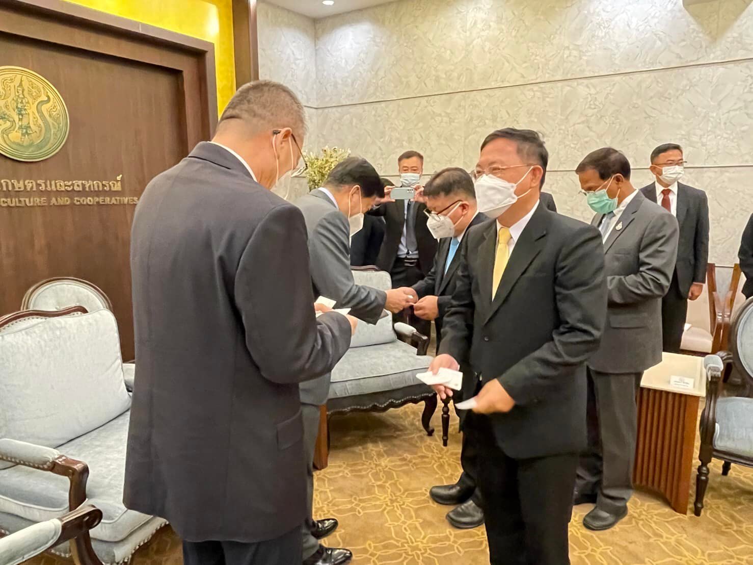 เอกอัครราชทูตสาธารณรัฐประชาชนจีนประจำประเทศไทย เข้าเยี่ยมคารวะในโอกาสเข้ารับหน้าที่ ณ ห้องรับรองกระทรวงเกษตรและสหกรณ์..คลิก