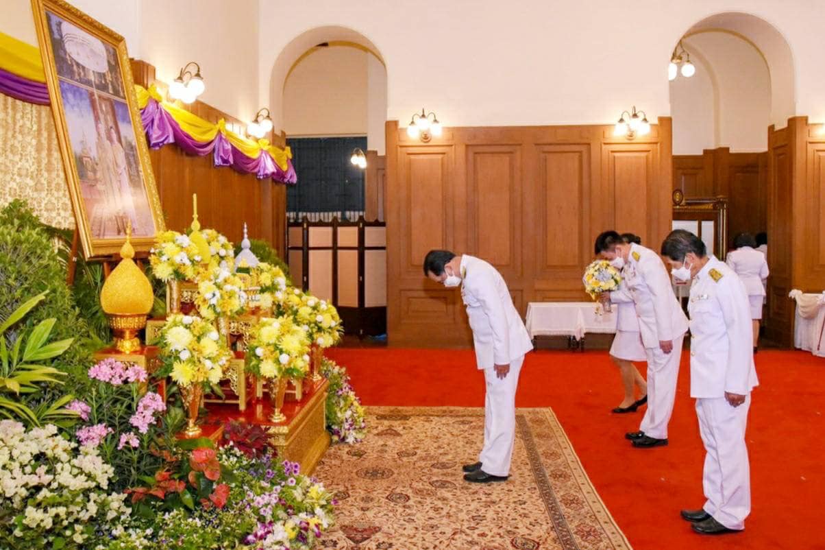 ลงนามถวายพระพร พระบาทสมเด็จพระวชิรเกล้าเจ้าอยู่หัว และสมเด็จพระนางเจ้าสุทิดา พัชรสุธาพิมลลักษณ พระบรมราชินี เนื่องในวันขึ้นปีใหม่ พุทธศักราช 2565..คลิก