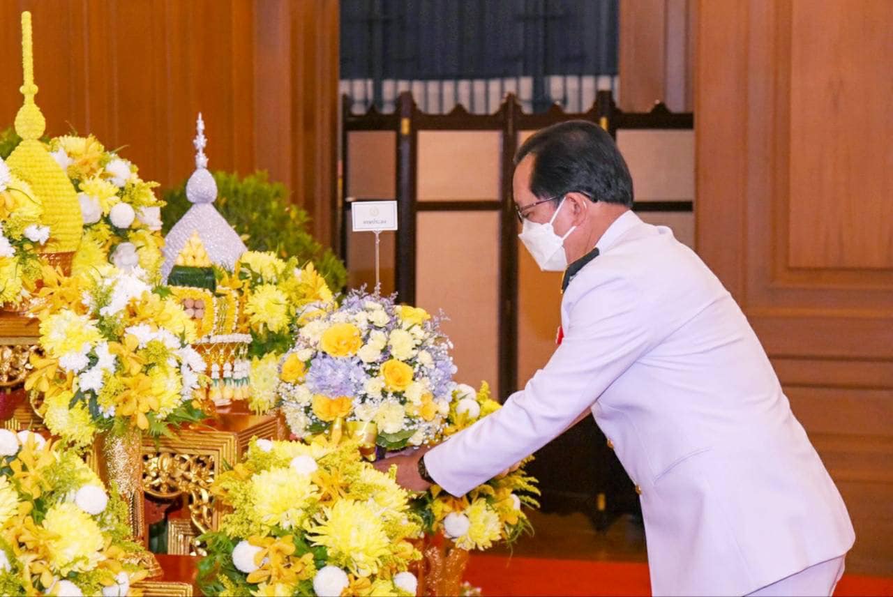 นายเฉลิมชัย สุวรรณรักษ์ รองอธิบดีกรมประมง พร้อมด้วย ดร.ถาวร ทันใจ รองอธิบดีกรมประมง และนายประพันธ์ ลีปายะคุณ รองอธิบดีกรมประมง ร่วมลงนามถวายพระพร พระบาทสมเด็จพระวชิรเกล้าเจ้าอยู่หัว และสมเด็จพระนางเจ้าสุทิดา พัชรสุธาพิมลลักษณ พระบรมราชินี..คลิก