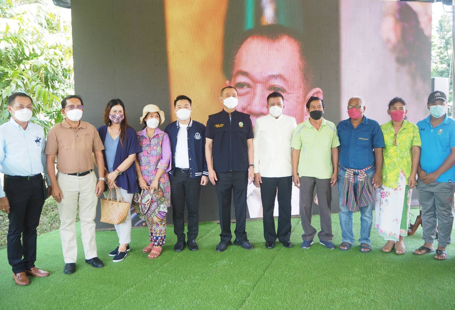 ดร.เฉลิมชัย ศรีอ่อน รัฐมนตรีว่าการกระทรวงเกษตรและสหกรณ์ และคณะผู้บริหาร กษ.และหน่วยงานในสังกัด ลงพื้นที่จังหวัดสุราษฎร์ธานี..คลิก