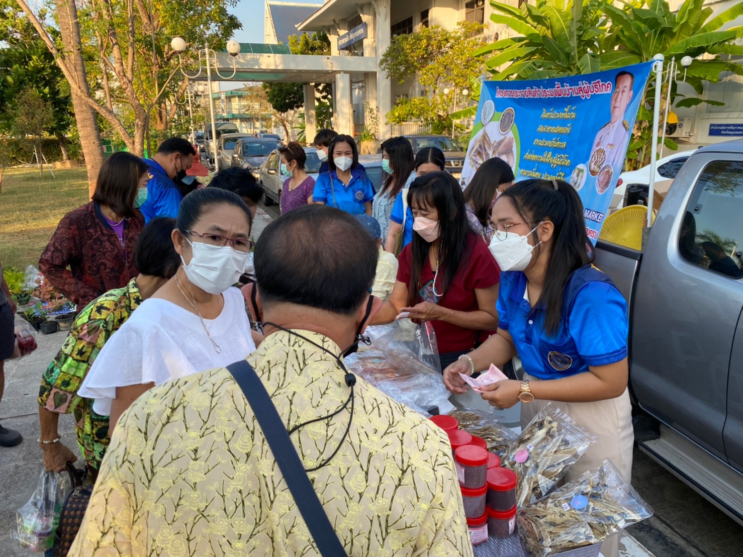 โครงการกระจายสินค้าประมงพื้นบ้านสู่ผู้บริโภค  เปิดตลาด Fisherman Market..คลิก