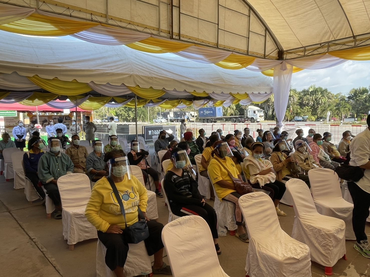 ร่วมจัดนิทรรศการ ในงาน เปิดศูนย์