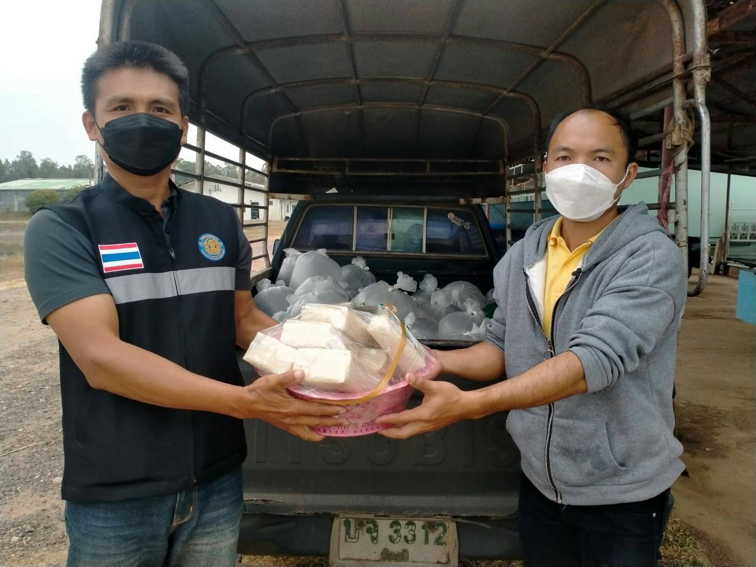 มอบพันธุ์สัตว์น้ำให้กับศูนย์วิจัยและพัฒนาการเพาะเลี้ยงสัตว์น้ำจืดชัยภูมิ เพื่อนำไปขยายพันธุ์ต่อไป สืบเนื่องจากศูนย์วิจัยและพัฒนาการเพาะเลี้ยงสัตว์น้ำจืดชัยภูมิ ประสบอุทกภัยเมื่อปี ๒๕๖๔..คลิก