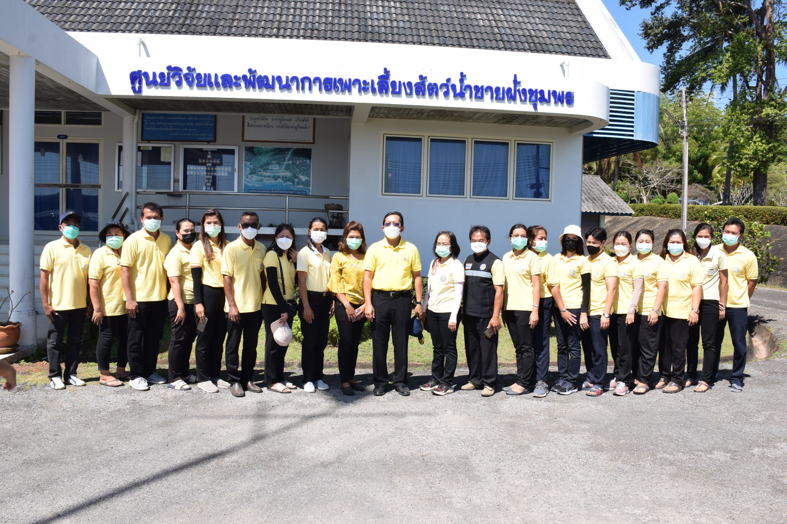 นายเฉลิมชัย สุวรรณรักษ์ รองอธิบดีกรมประมง เข้าตรวจเยี่ยมศูนย์วิจัยและพัฒนาการเพาะเลี้ยงสัตว์น้ำชายฝั่งชุมพร..คลิก