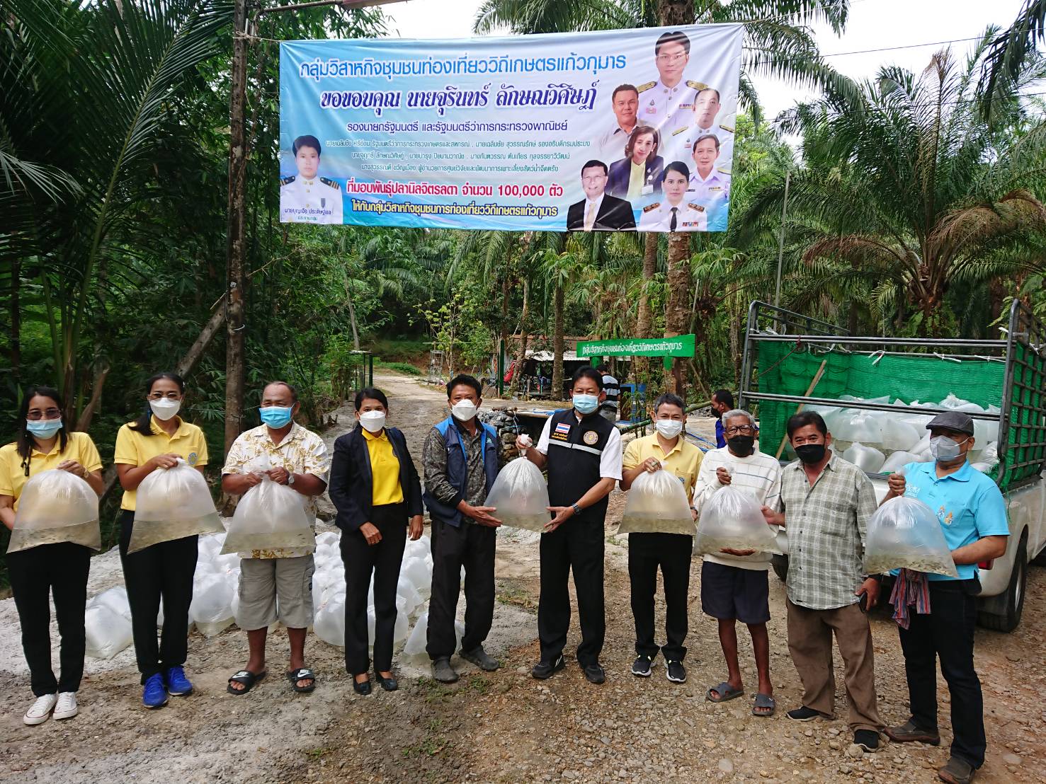 วันที่ 25 มกราคม 2565 นายสุชาติ แสงจันทร์ ประมงจังหวัดพังงาร่วมมอบพันธุ์ปลานิลแก่เกษตรวิสาหกิจชุมชนท่องเที่ยววิถีเกษตรแก้วกุมาร อำเภอเมือง จังหวัดพังงา จำนวน 100,000 ตัว เพื่อเป็นการส่งเสริมการเลี้ยงสัตว์น้ำในเชิงการท่องเที่ยว ซึ่งได้รับการสนับสนุนพันธุ์ปลาจากศูนย์วิจัยและพัฒนาการเพาะเลี้ยงสัตว์น้ำจืดตรัง..คลิก