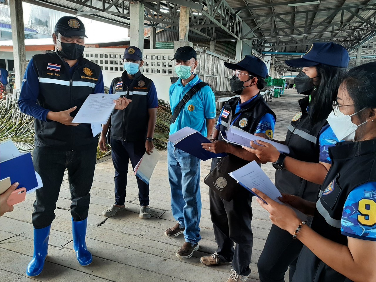 วันที่ 25 มกราคม 2565  : เจ้าหน้าที่สำนักงานตรวจประมงสตูล  ศูนย์บริหารจัดการด่านตรวจประมง เขต 9 (สตูล) และเจ้าหน้าที่สำนักงานประมงจังหวัดสตูล ได้เข้าร่วมการอบรมหลักสูตร “การเป็นผู้ตรวจสอบประเมินมาตรฐานด้านสุขอนามัยในเรือประมง” โดย ศูนย์วิจัยและพัฒนาประมงทะเลสตูล..คลิก