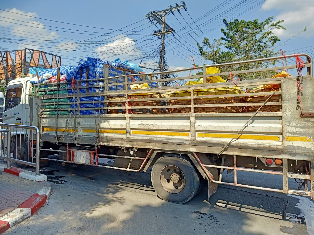 ตรวจสินค้าประมงที่นำเข้า ส่งออก ทางด่านพรมแดนถาวรคลองลึก..คลิก