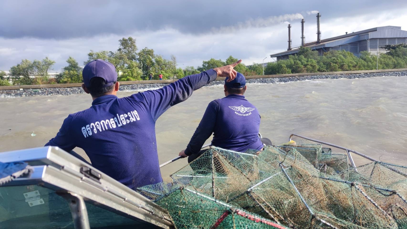 ปฏิบัติงานควบคุมการทำประมงในเขตพื้นที่อ่าวไทย จังหวัดสมุทรปราการ