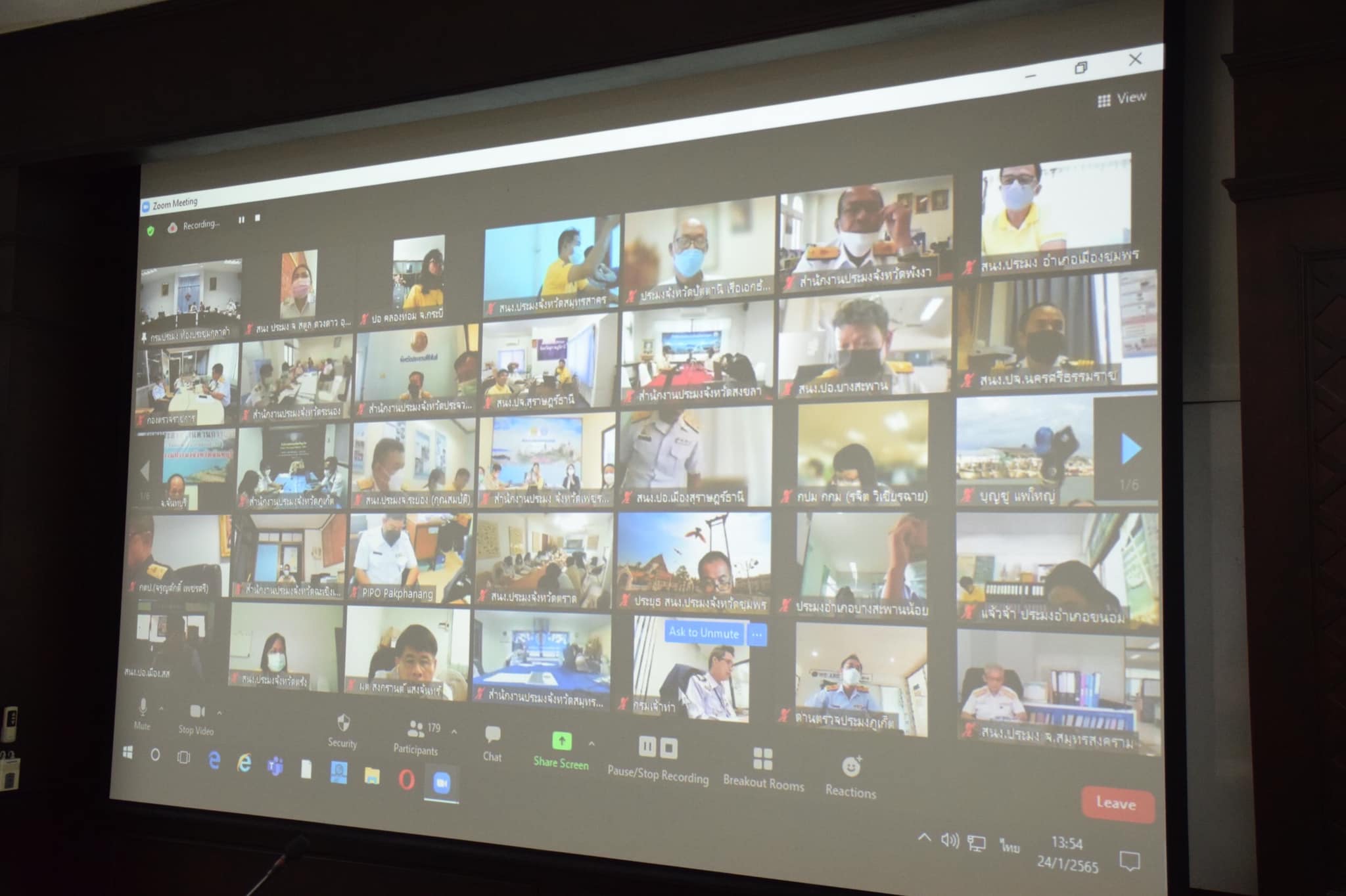 นายบัญชา สุขแก้ว รองอธิบดีกรมประมง เป็นประธานการประชุมชี้แจงกรอบระยะเวลาในการขอรับใบอนุญาตและแนวทางหลักเกณฑ์ในรอบปีการทำประมง (ใหม่) 2565 - 2566..คลิก