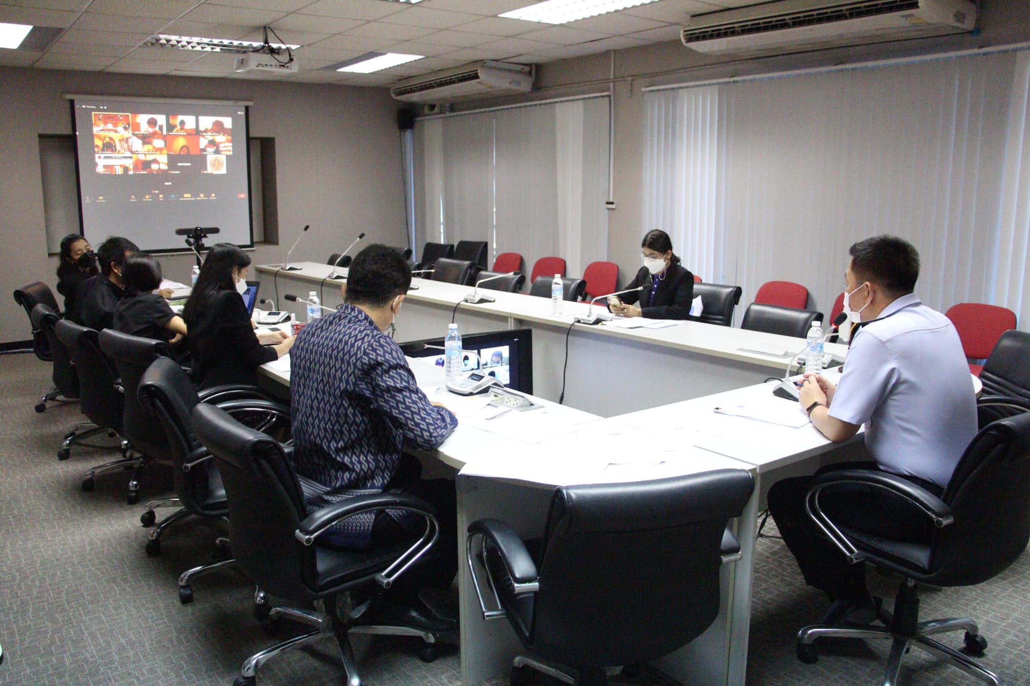 ดร.ถาวร ทันใจ รองอธิบดีกรมประมง เป็นประธานการประชุมคณะกรรมการเพื่อพิจารณาการขอรับการจัดสรรทุนรัฐบาล (ทุน ก.พ.) ของกรมประมงและคัดเลือกบุคลากรภาครัฐเพื่อรับทุนรัฐบาลไปศึกษาวิชา ณ ต่างประเทศ ครั้งที่ 1/2565..คลิก