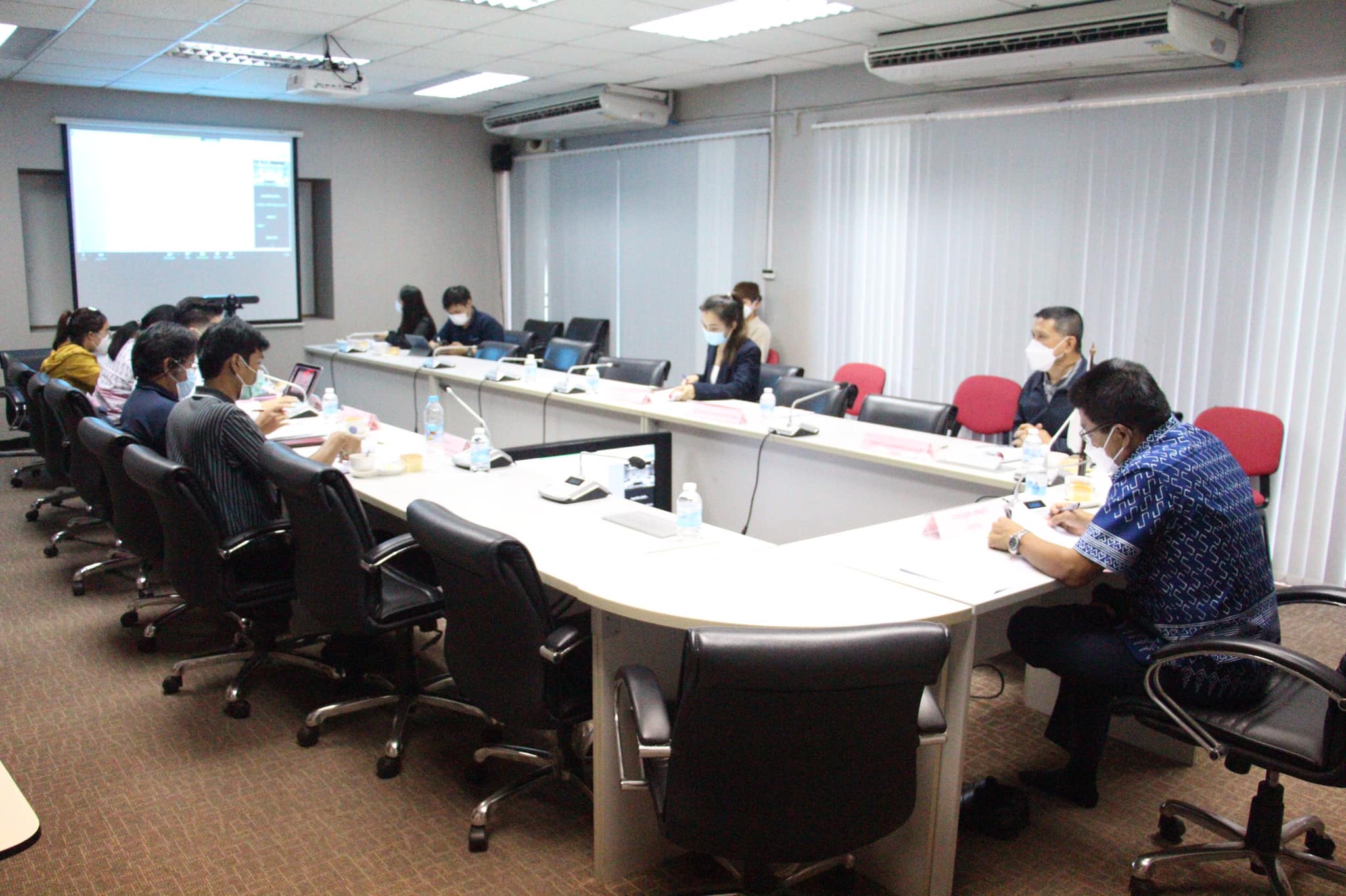 นายบัญชา สุขแก้ว รองอธิบดีกรมประมง เป็นประธานการประชุมคณะทำงานตรวจสอบการปลอมแปลง ปิดบัง หรือเปลี่ยนแปลงเครื่องหมายประจำเรือประมง หรือทะเบียนเรือประมง ครั้งที่ 1/2565..คลิก