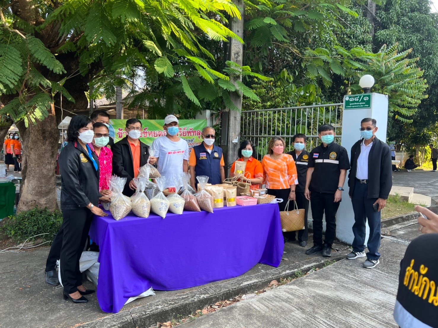 ประมงจังหวัดพัทลุง ร่วมงานส่งเสริมตลาดมหกรรมสินค้าธงฟ้าราคาประหยัด และนำสินค้าและผลิตภัณฑ์ประมงมาจำหน่าย