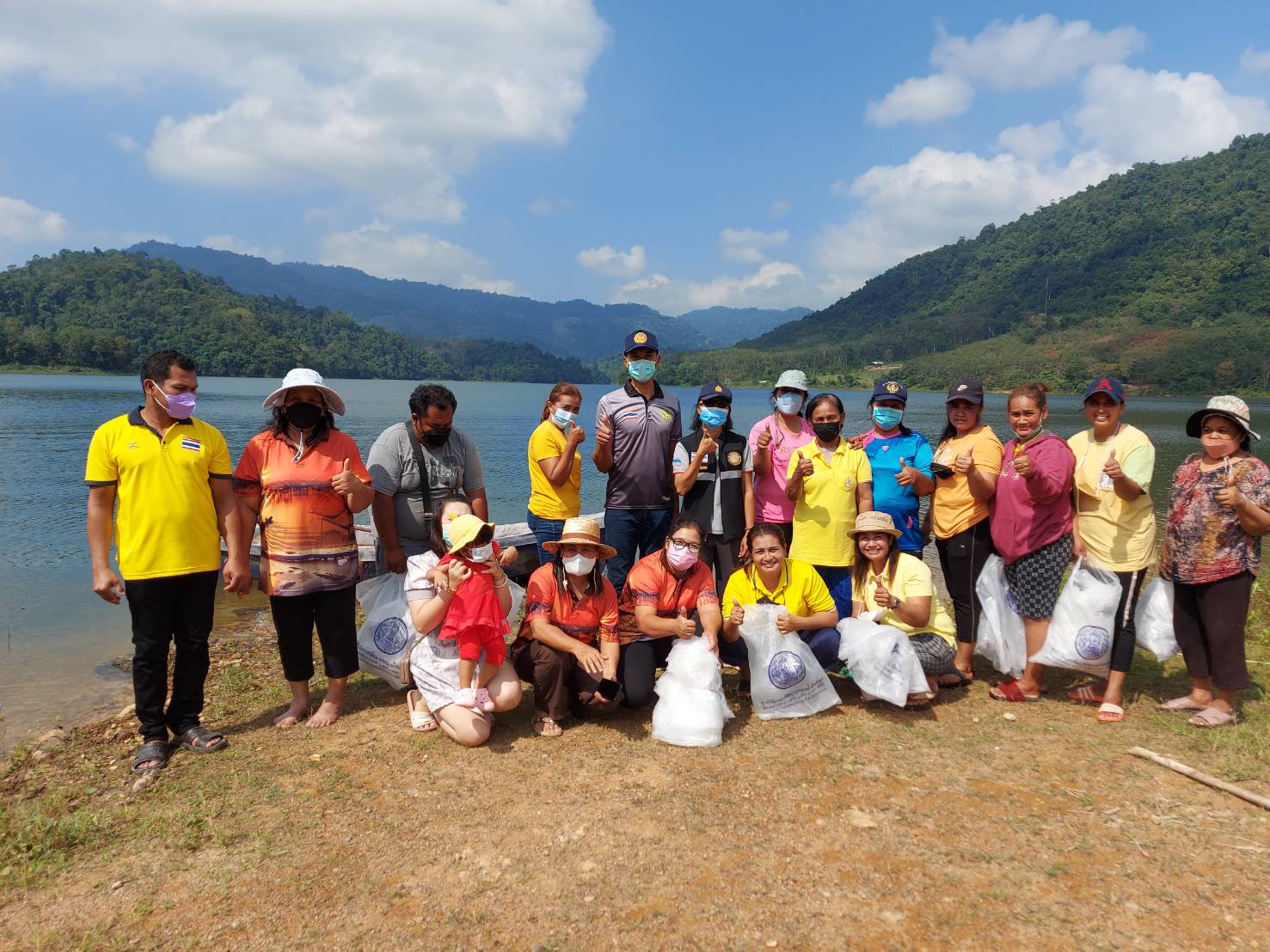 กลุ่มบริหารจัดการด้านการประมง ร่วมกิจกรรมปล่อยพันธุ์สัตว์น้ำเพื่ออนุรักษ์และฟื้นฟูทรัพยากรสัตว์น้ำ อำเภอป่าพะยอม..คลิก