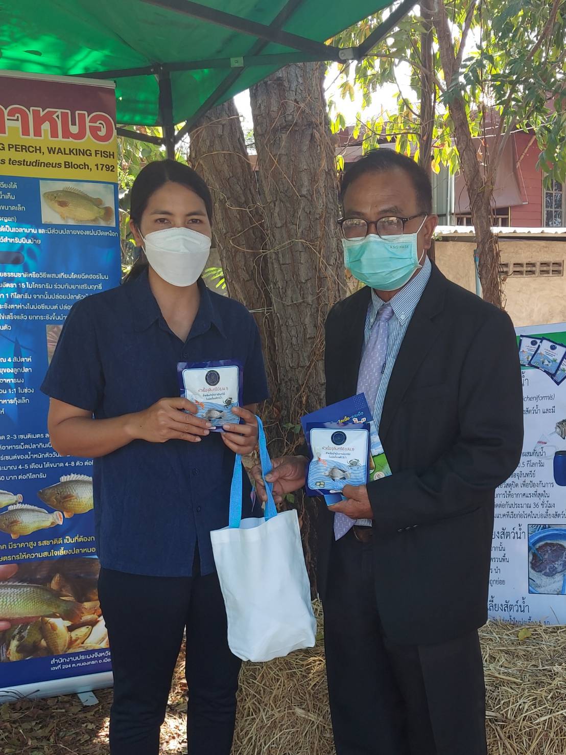 นายกิตติพงษ์ ลีลาศสง่างาม ประมงจังหวัดศรีสะเกษ มอบหมายให้นางสาววาสนา ยุภา ประมงอำเภออุทุมพรพิสัย ร่วมจัดงานวันเริ่มต้นฤดูกาลผลิตใหม่ (Field Day) 2565..คลิก