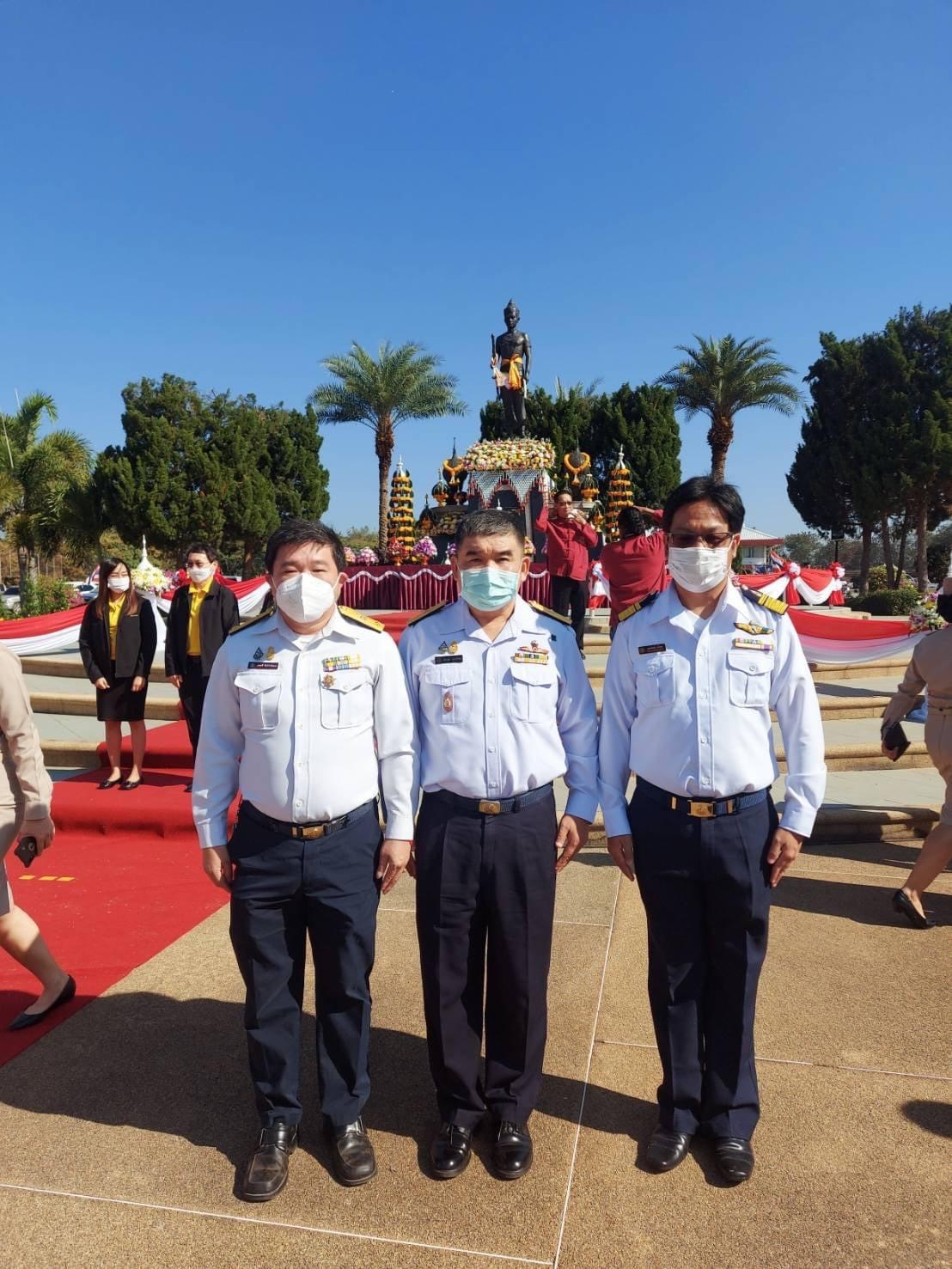 เข้าร่วมพิธีวางพานพุ่มสักการะ พระอนุสาวรีย์พญางำเมือง