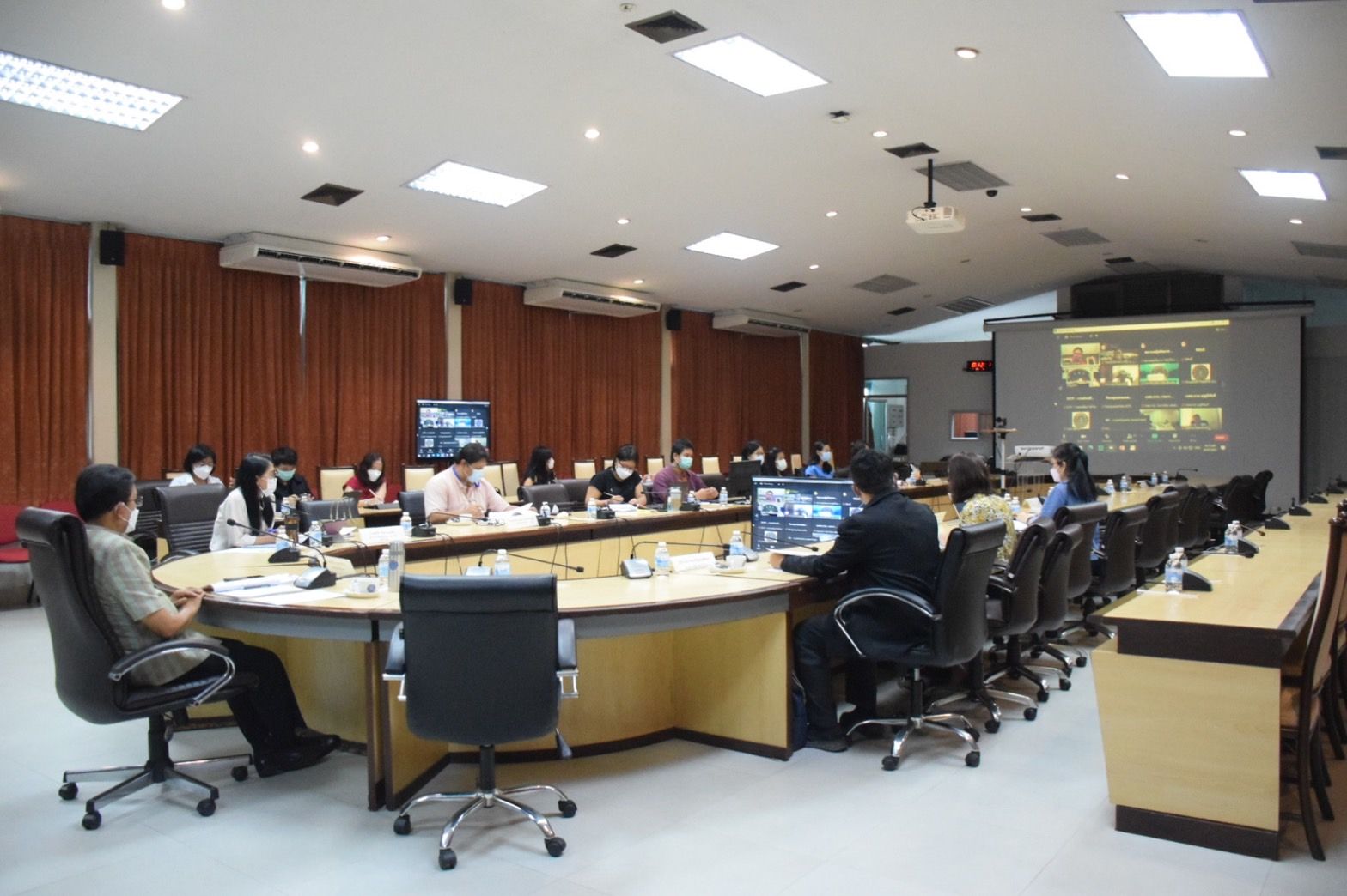 นายเฉลิมชัย สุวรรณรักษ์ รองอธิบดีกรมประมง เป็นประธานการประชุมคณะกรรมการขับเคลื่อนอุตสาหกรรมกุ้งไทย ครั้งที่ 1/2565