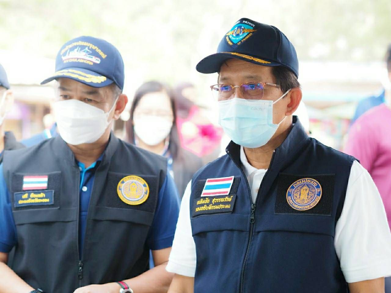 นายเฉลิมชัย สุวรรณรักษ์ รองอธิบดีกรมประมง พร้อมคณะ ลงพื้นที่จังหวัดระยอง พบปะกลุ่มชาวประมงพื้นบ้าน เพื่อรับฟังปัญหาต่าง ๆ ในการประกอบอาชีพ และเยี่ยมชมการจำหน่ายผลผลิตสัตว์น้ำของกลุ่มชาวประมงพื้นบ้าน ภายใต้โครงการ Fisherman Market ..คลิก