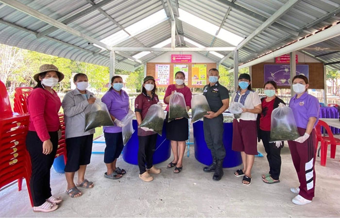 ติดตามงานขยายผลการเลี้ยงสาหร่ายพวงองุ่นภายใต้โครงการส่งเสริมการเลี้ยงสาหร่ายพวงองุ่นในถังไฟเบอร์กลาสโรงเรียนตำรวจตระเวนชายแดนบ้านน้ำแดง ต.บางชัน อ.ขลุง จ.จันทบุรี..คลิก
