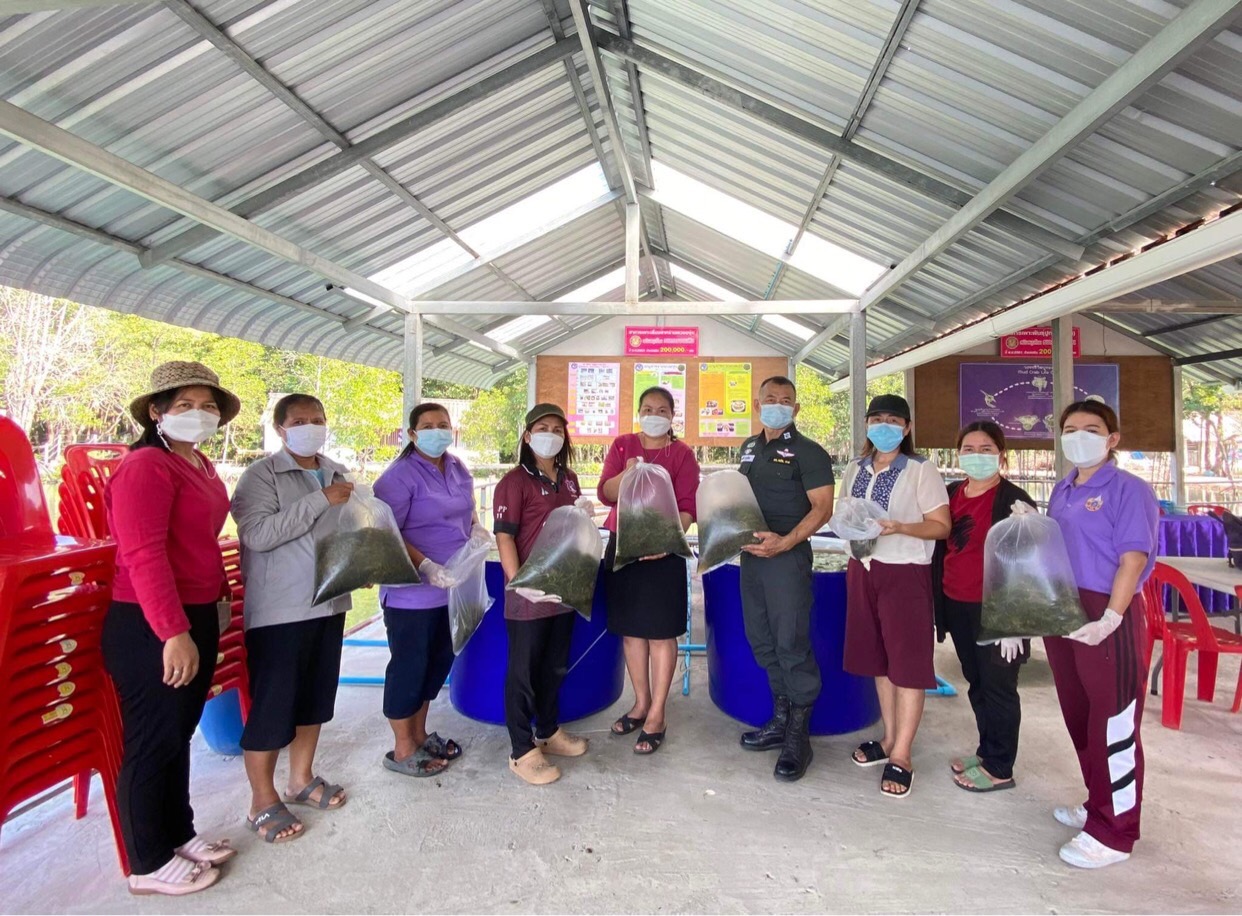 ติดตามงานขยายผลการเลี้ยงสาหร่ายพวงองุ่นภายใต้โครงการส่งเสริมการเลี้ยงสาหร่ายพวงองุ่นในถังไฟเบอร์กลาสโรงเรียนตำรวจตระเวนชายแดนบ้านน้ำแดง ต.บางชัน อ.ขลุง จ.จันทบุรี..คลิก