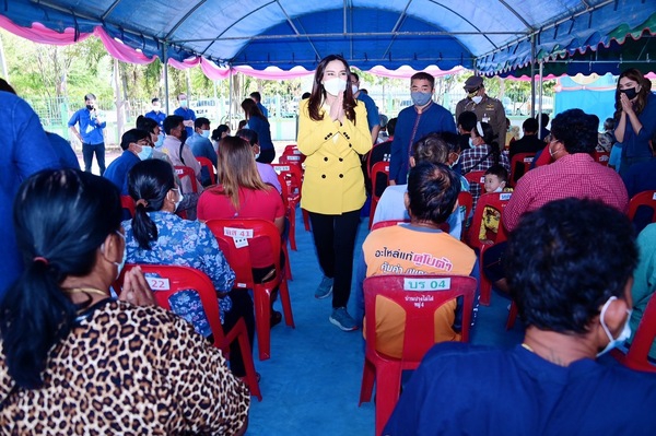 ในวันที่ 31 มกราคม 2565 นายสุชาติ ผึ่งฉิมพลี ผู้อำนวยการศูนย์วิจัยและพัฒนาการเพาะเลี้ยงสัตว์น้ำจืดอุทัยธานี เข้าร่วมให้การต้อนรับ รมช.มนัญญา ไทยเศรษฐ์ รัฐมนตรีช่วยว่าการกระทรวงเกษตรและสหกรณ์ เป็นประธานพิธีมอบวัคซีนป้องกันโรคลัมปีสกิน  (Lumpy Skin Disease: LSD) ให้แก่กลุ่มเกษตรกรผู้เลี้ยงโค-กระบือ ในพื้นที่จังหวัดอุทัยธานี ได้แก่ อำเภอลานสัก อำเภอห้วยคต อำเภอบ้านไร่ อำเภอทัพทัน อำเภอเมืองอุทัยธานี อำเภอหนองขาหย่าง อำเภอสว่างอารมณ์และอำเภอหนองฉางโดยมี นายขจรเกียรติ รักพานิชมณี ผู้ว่าราชการจังหวัดอุทัยธานี นายสมพล ไวปัญญา ปศุสัตว์จังหวัดอุทัยธานี หัวหน้าส่วนราชการในสังกัดกระทรวงเกษตรและสหกรณ์ในจังหวัดอุทัยธานี และเกษตรกร เข้าร่วมณ องค์การบริหารส่วนตำบลระบำ อำเภอลานสัก จังหวัดอุทัยธานี