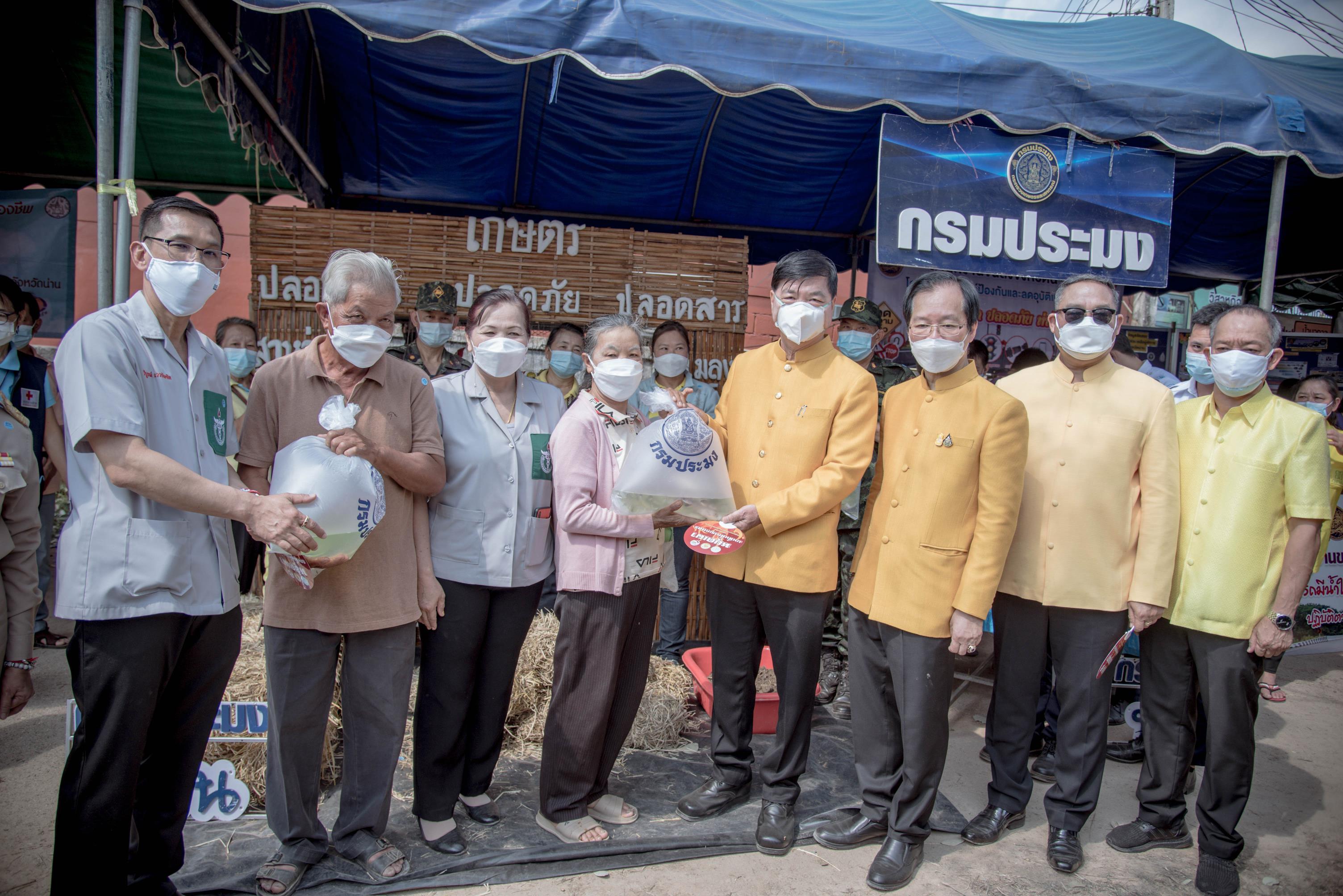 ประมงจังหวัดน่าน ผู้อำนวยการศูนย์วิจัยและพัฒนาประมงน้ำจืดน่าน ร่วมงานและออกบูธนิทรรศการในกิจกรรมหน่วยแพทย์เคลื่อนที่ พอ.สว. “หน่วยบำบัดทุกข์ บำรุงสุข สร้างรอยยิ้มให้ประชาชน” ครั้งที่ 4..คลิก