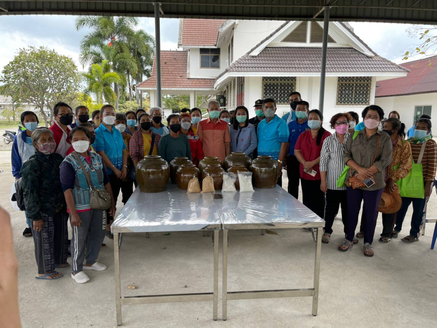 ฝึกอบรมการทำปลาร้า โครงการเพิ่มศักยภาพกลุ่มแปรรูปสัตว์น้ำ จังหวัดนครสวรรค์ โดยมีเจ้าของกิจการปลาร้าจ่าวิรัช ให้เกียรติเป็นวิทยากรและสาธิต..คลิก