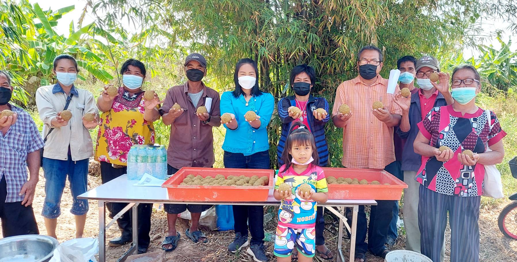 ประมงอำเภอวารินชำราบ สาธิตให้ความรู้การทำอาหารปั้นก้อนแก่เกษตรกรผู้เพาะเลี้ยงสัตว์น้ำ ตำบลสระสมิง อำเภอวารินชำราบ จังหวัดอุบลราชธานี         ..คลิก