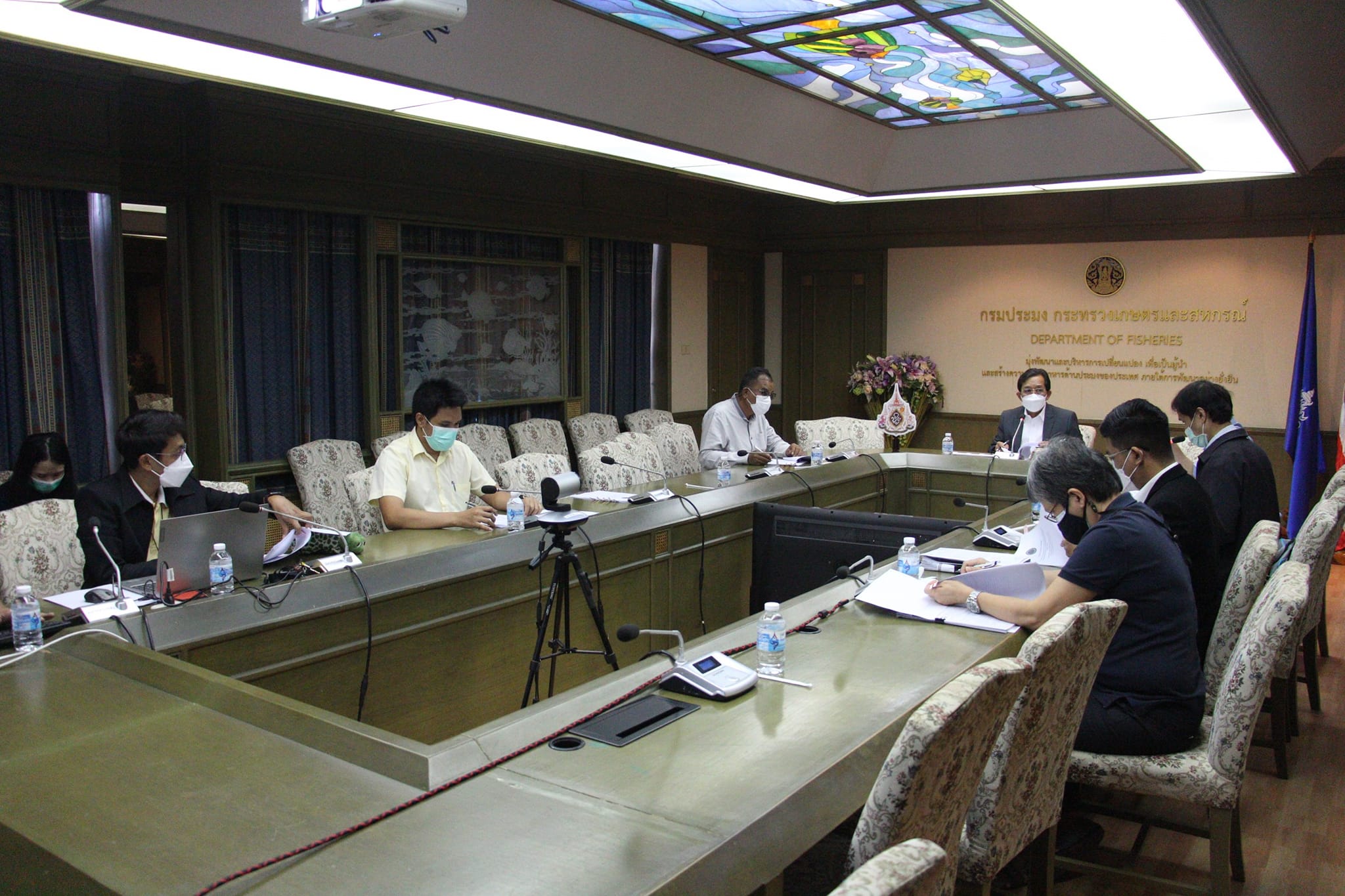 นายเฉลิมชัย สุวรรณรักษ์ รองอธิบดีกรมประมง เป็นประธานการประชุมคณะกรรมการพิจารณาปรับปรุงและพัฒนาระเบียบกรมประมง ว่าด้วยการจ่ายเงินช่วยเหลือเกษตรกรผู้เพาะเลี้ยงสัตว์น้ำหรือชาวประมงที่ประสบภัยธรรมชาติ พ.ศ. 2541 ครั้งที่ 1/2565..คลิก