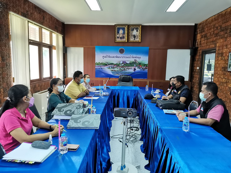 ฟังบรรยายและรับการตรวจติดตามการเพาะเลี้ยงสัตว์น้ำตามหลักพันธุศาสตร์