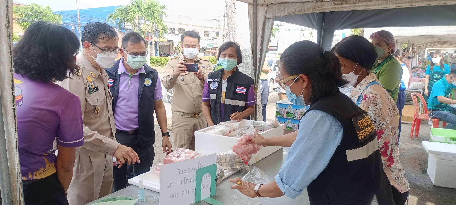 ประมงจังหวัดพัทลุง เปิดตัวจุดจำหน่ายเนื้อจระเข้สดและแปรรูปเป็นผลิตภัณฑ์ เพื่อช่วยเหลือผู้เลี้ยงจระเข้ในจังหวัดพัทลุง..คลิก