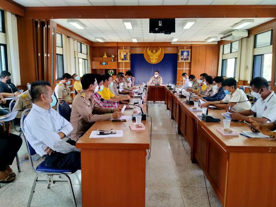 เข้าร่วมประชุมคณะกรรมการบัญชาการเหตุการณ์โรคอหิวาต์แอฟริกาในสุกร (war room) เพื่อเตรียมแผนเผชิญเหตุรับสถานการณ์หากพบมีการแพร่ระบาดอย่างต่อเนื่องมากขึ้น..คลิก