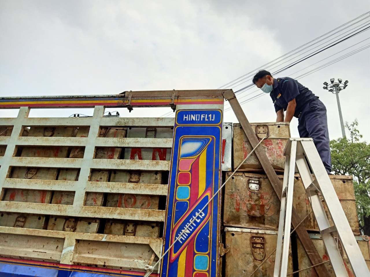 ตรวจสินค้าประมงที่นำเข้า ส่งออก ทางจุดผ่านแดนถาวรบ้านคลองลึก..คลิก