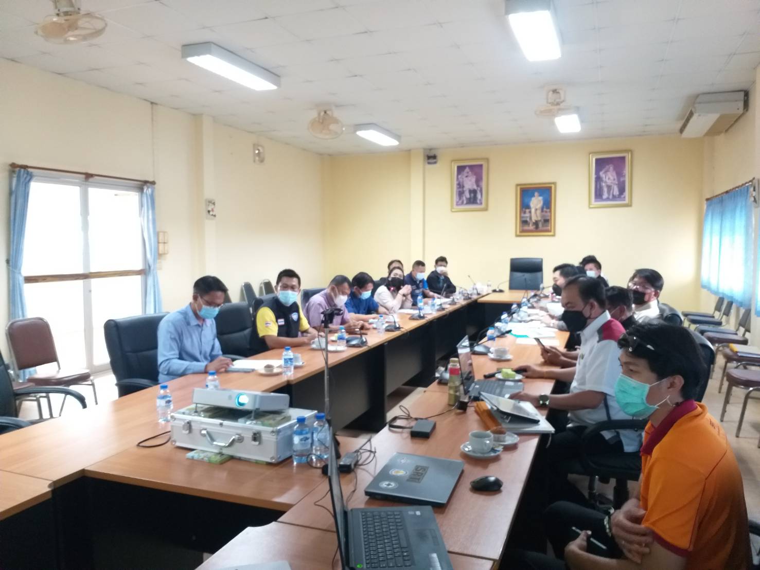 ร่วมประชุมและตรวจสอบพื้นที่โครงการก่อสร้างอาคารชั่วคราวที่พักคอยของผู้โดยสารสถานีหนองคาย..คลิก