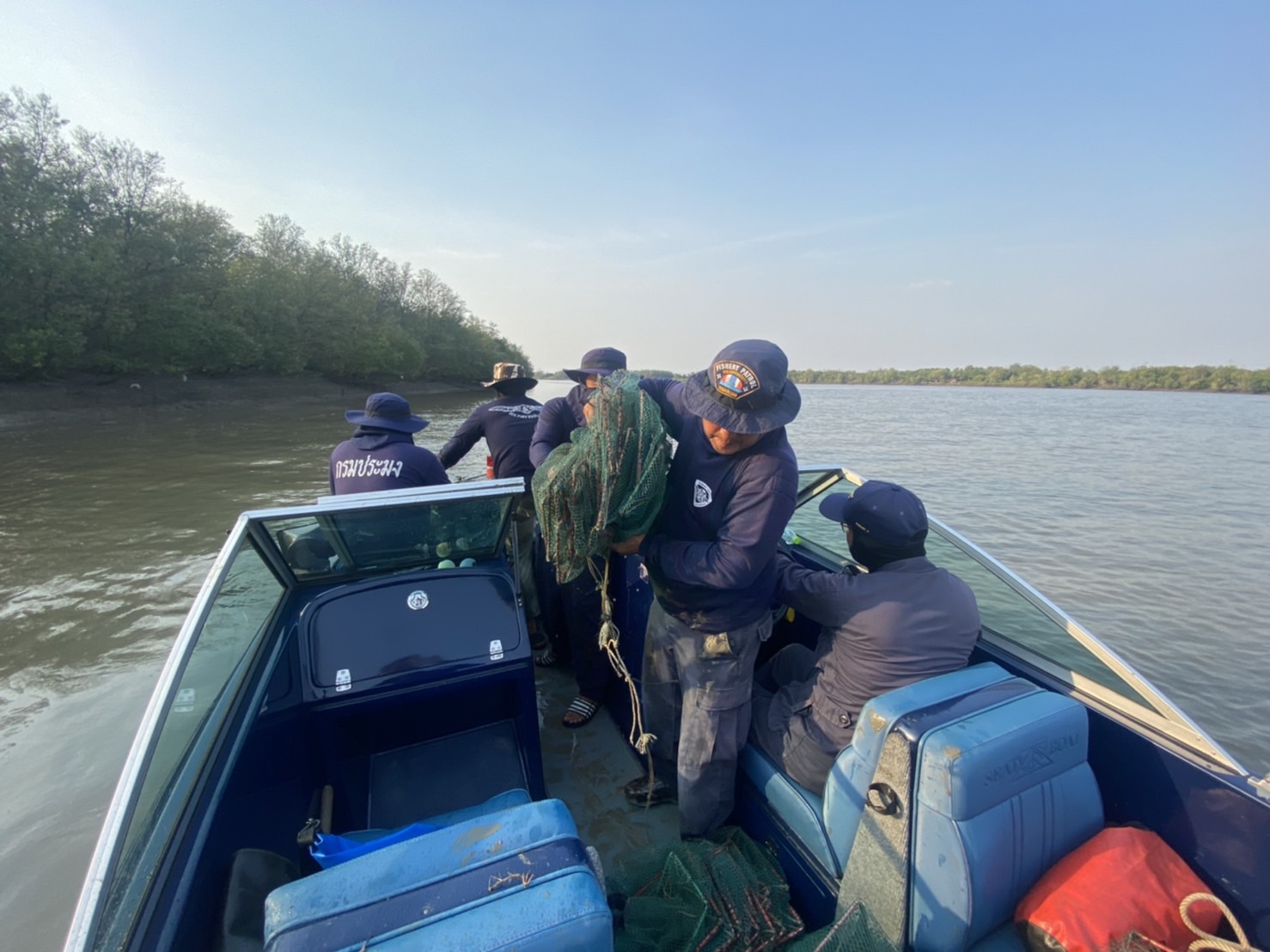 ปฏิบัติงานควบคุมการทำประมงในพื้นที่จังหวัดฉะเชิงเทรา