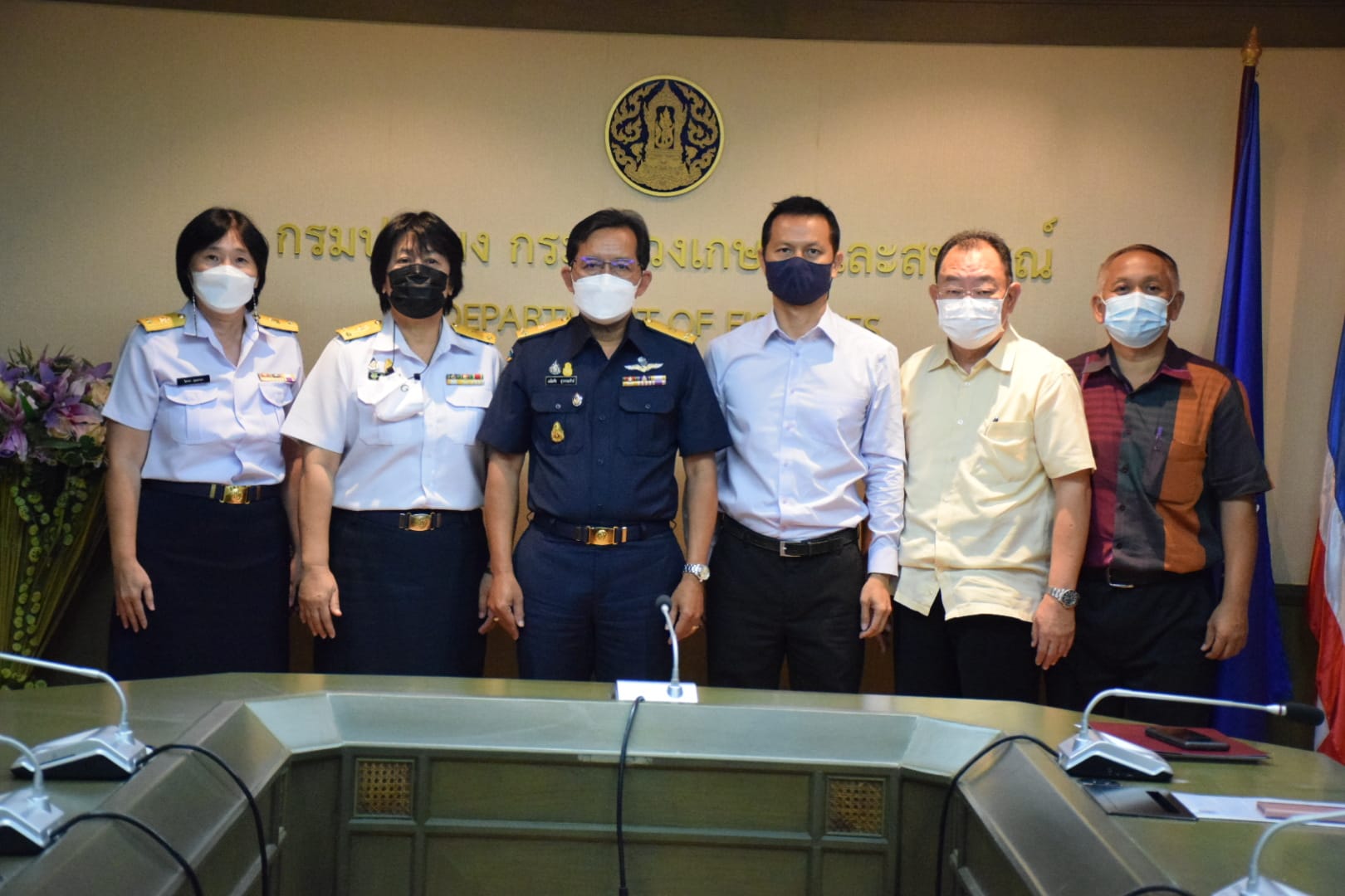 นายเฉลิมชัย สุวรรณรักษ์ รองอธิบดีกรมประมง เป็นประธานการประชุมหารือเตรียมความพร้อมในการจัดมหกรรมการประกวดปลาสวยงาม..คลิก