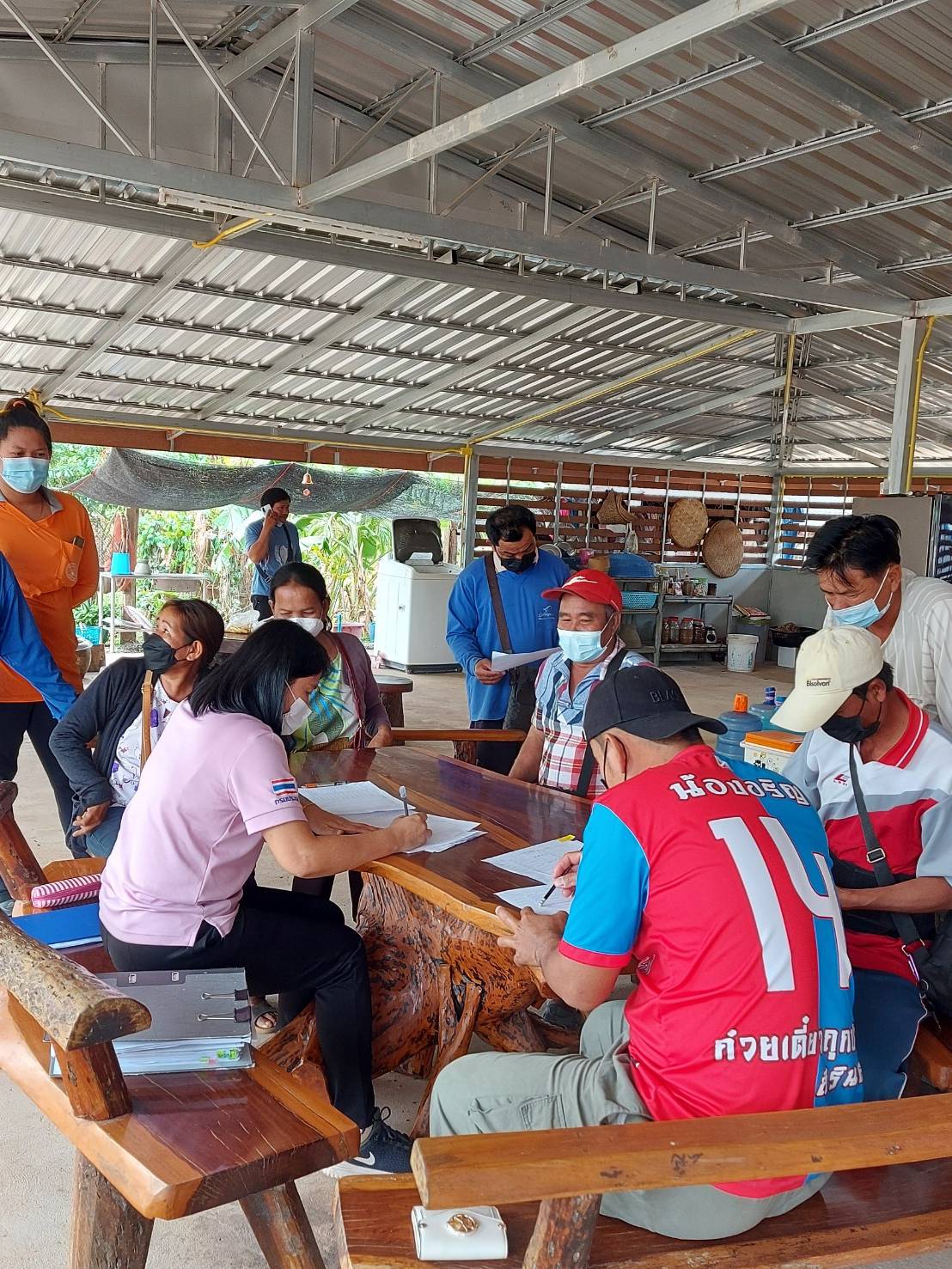 ประมงอำเภอสิรินธรลงพื้นที่ให้บริการรับคำขอ  แนะนำให้คำปรึกษา แจ้งเตือนแก่เกษตรผู้เลี้ยงปลากระชังในอ่างเก็บน้ำเขื่อนสิรินธร ดูแลสัตว์น้ำในช่วงฤดูแล้ง พร้อมสังเกตการณ์ดำเนินงานการตรวจประเมินฟาร์มเลี้ยงสัตว์น้ำจืด เพื่อรับรองมาตาฐาน GAP ..คลิก