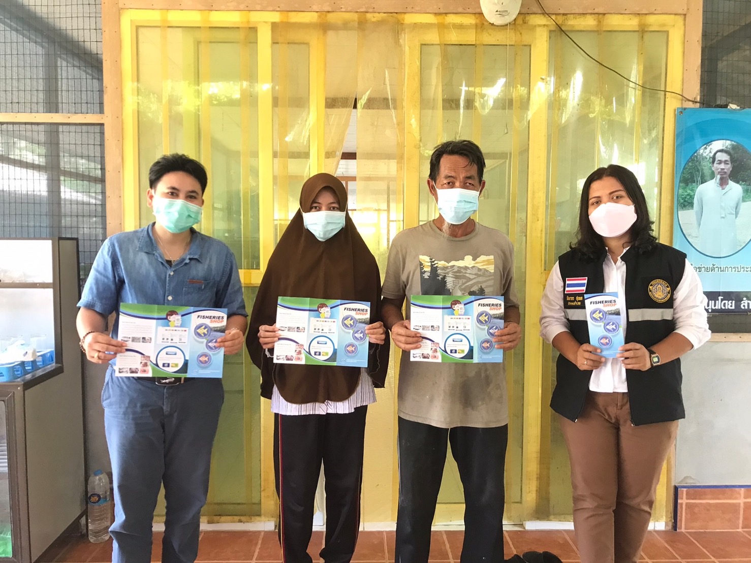 ประมงอำเภอบางแก้ว ลงพื้นที่ประชาสัมพันธ์ตลาดสินค้าประมงออนไลน์ web-site : Fisheries Shop..คลิก